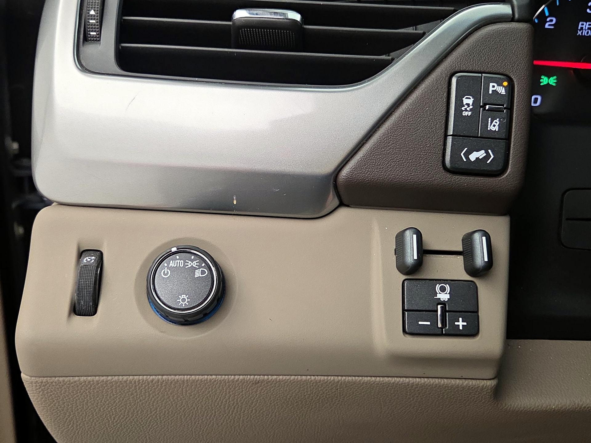 Thumbnail: 2015 Chevrolet Tahoe - 13