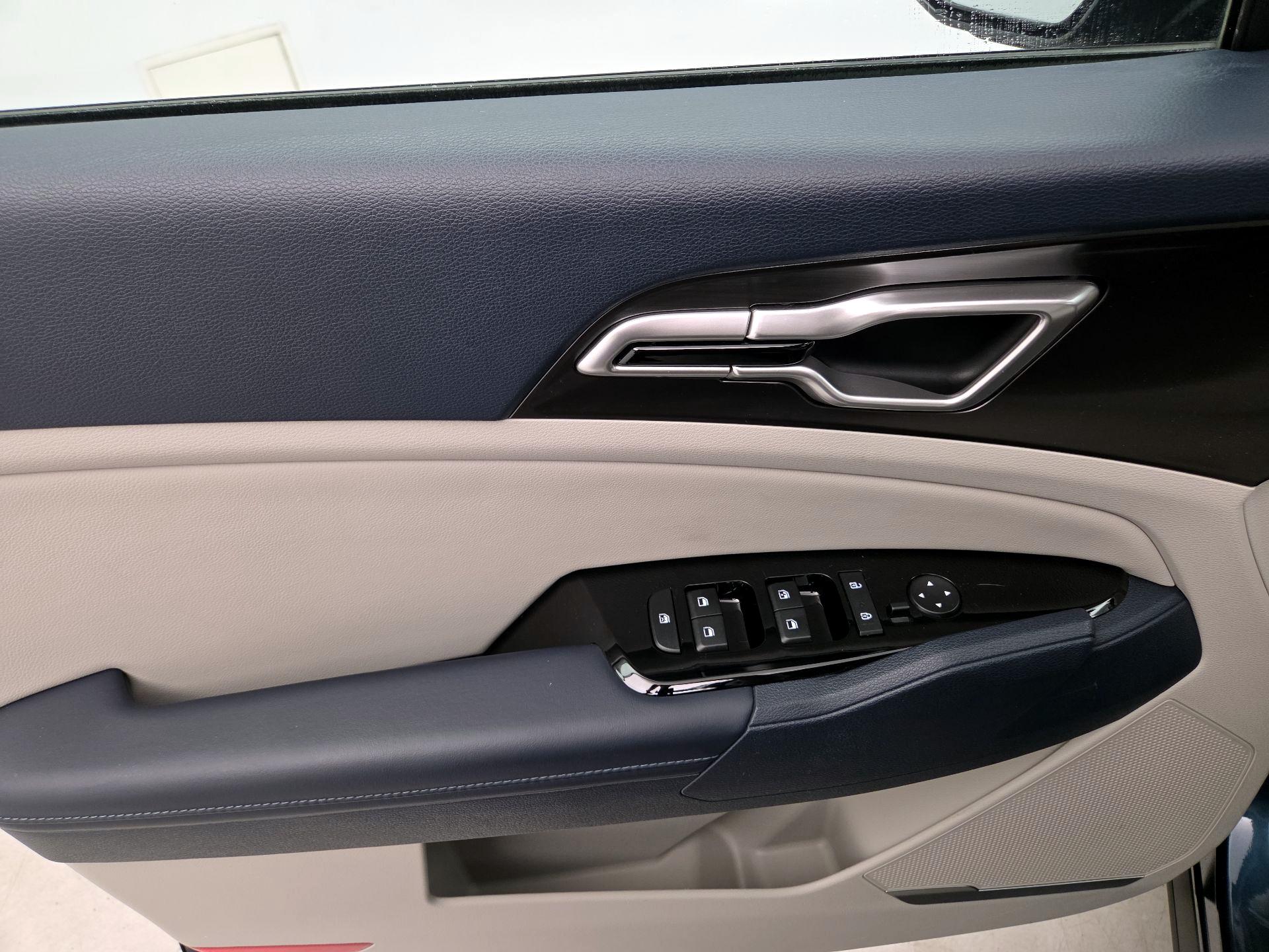 Thumbnail: 2023 Kia Sportage - 12