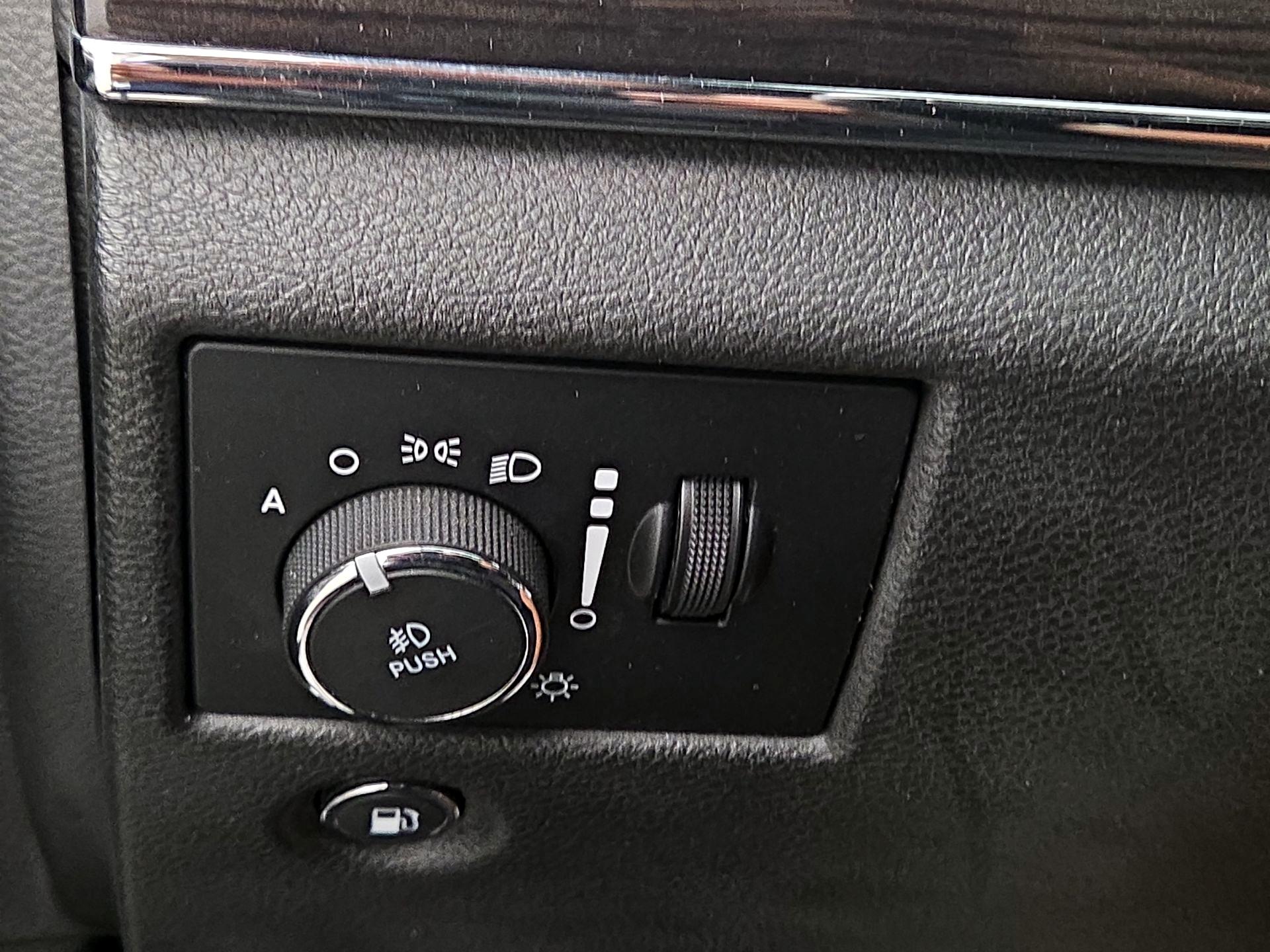 Thumbnail: 2017 Jeep Grand Cherokee - 13