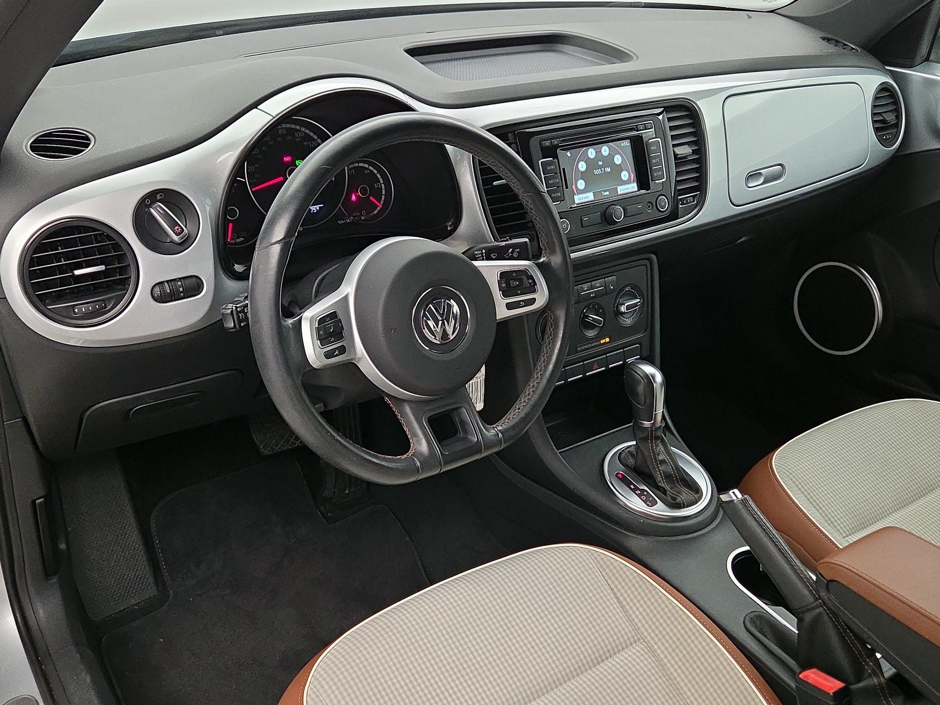 Thumbnail: 2015 Volkswagen Beetle - 9