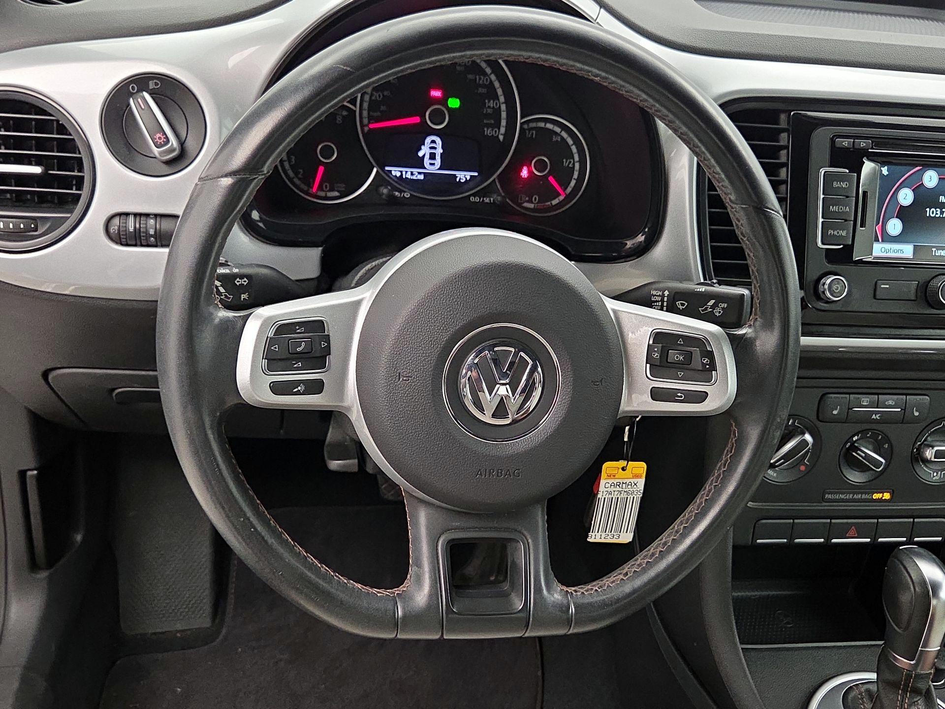 Thumbnail: 2015 Volkswagen Beetle - 10