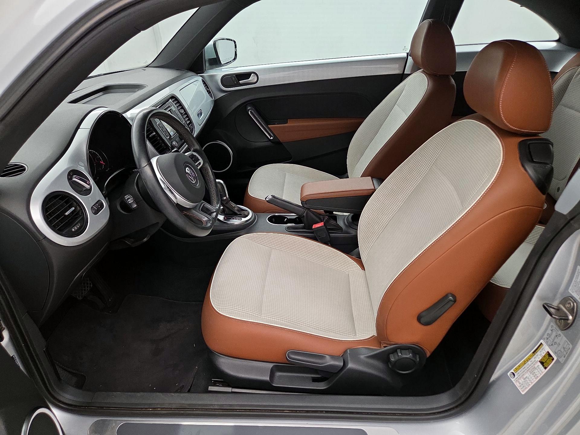 Thumbnail: 2015 Volkswagen Beetle - 11