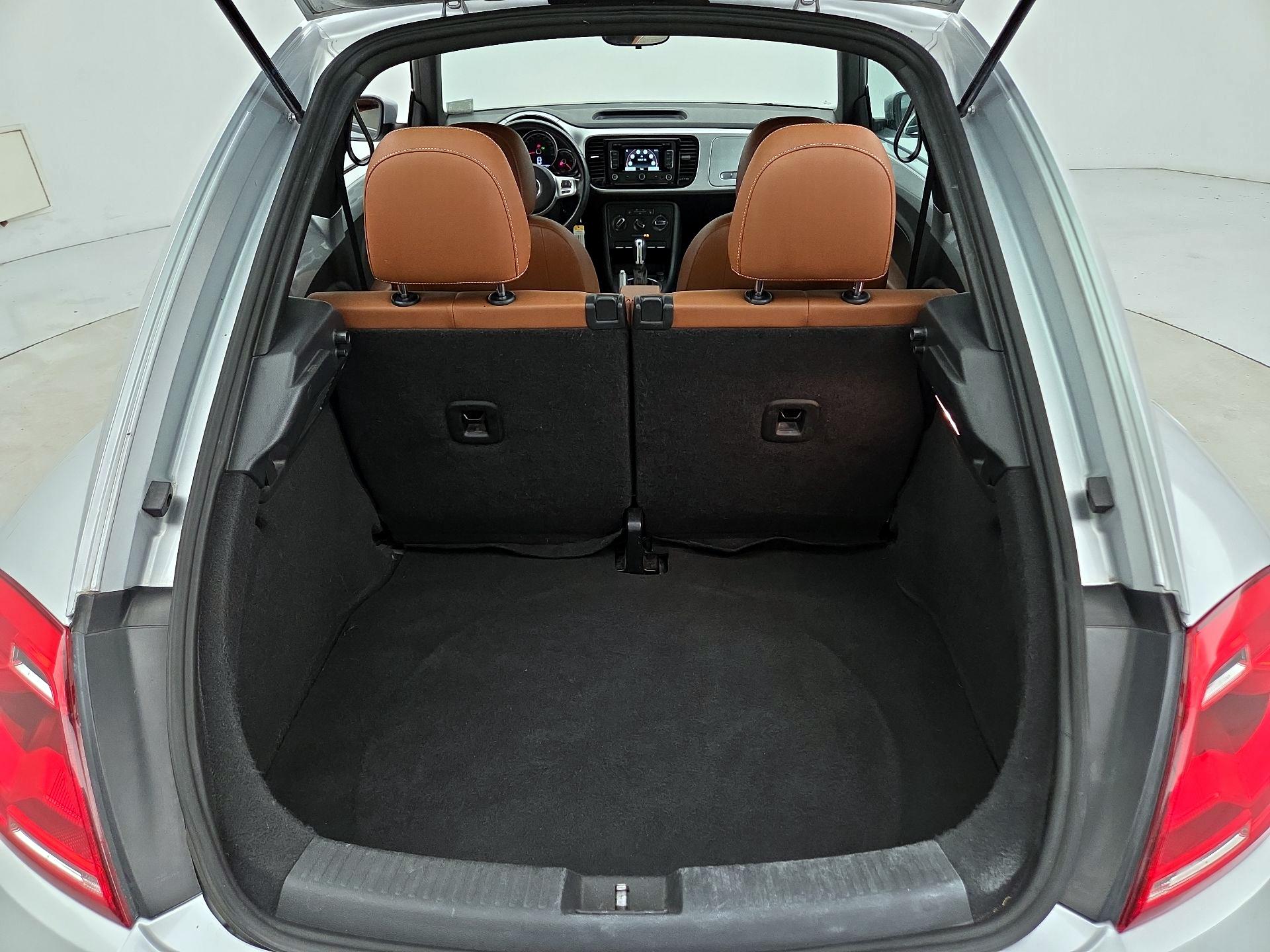 Thumbnail: 2015 Volkswagen Beetle - 16