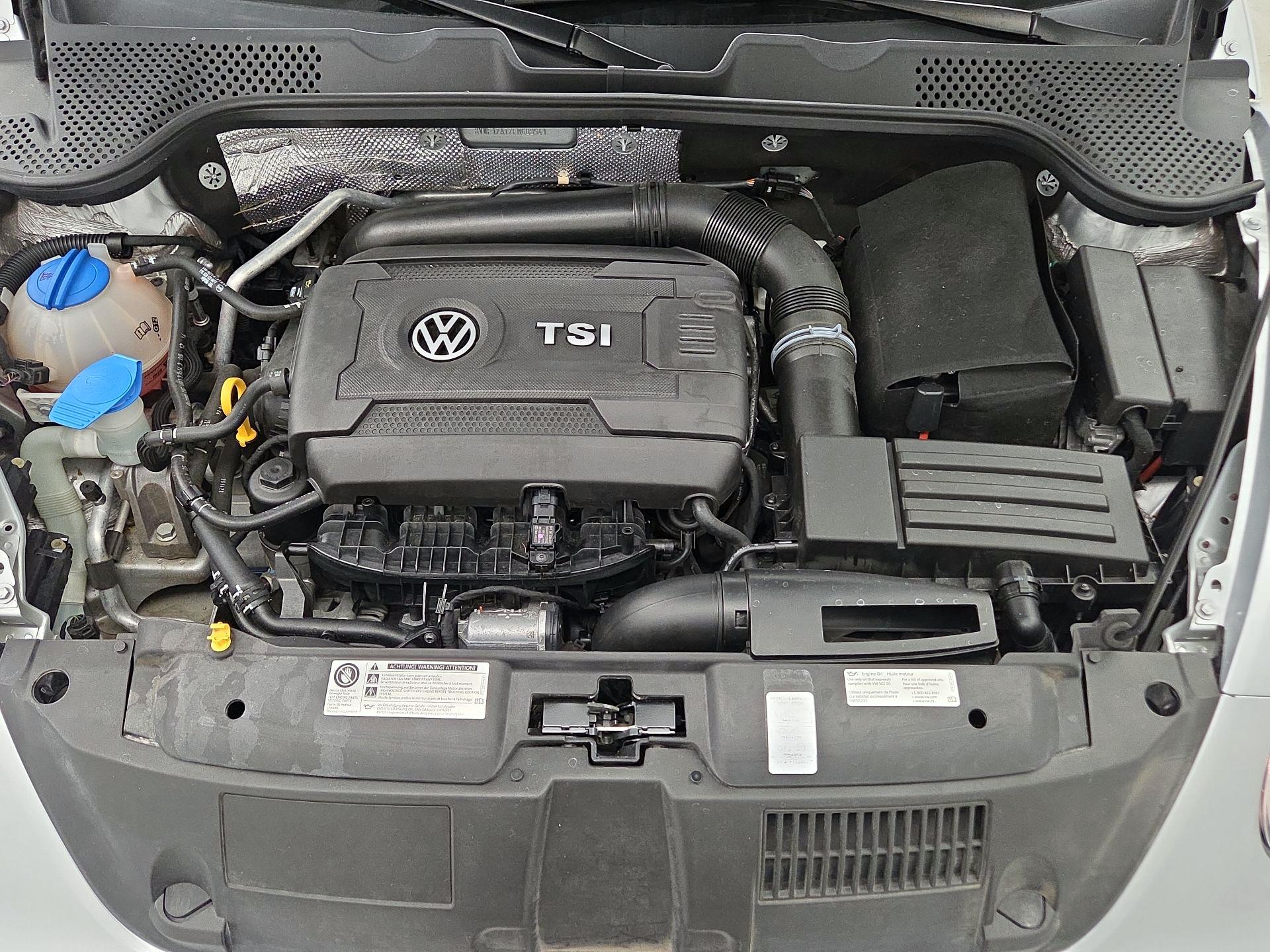 Thumbnail: 2015 Volkswagen Beetle - 17