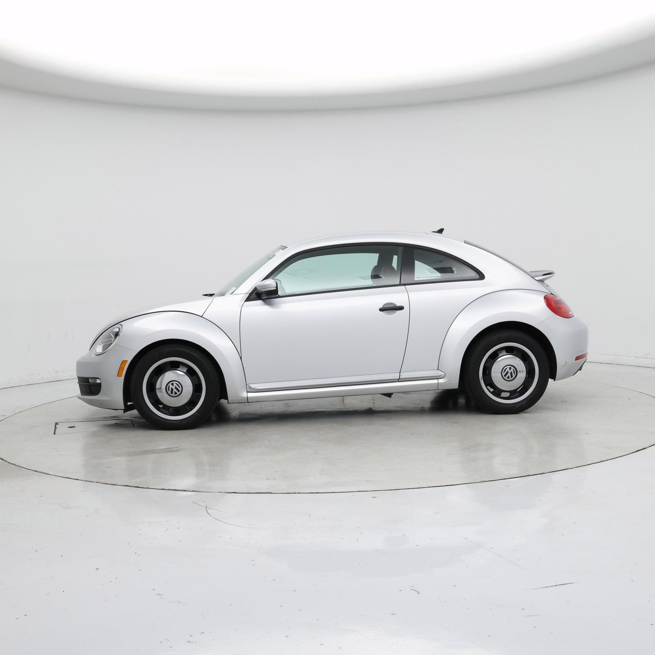 Thumbnail: 2015 Volkswagen Beetle - 3
