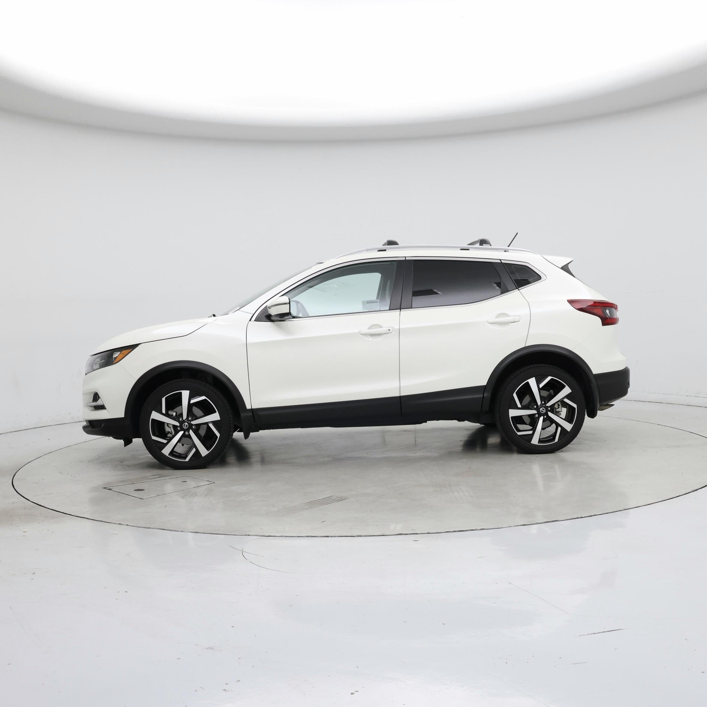 Thumbnail: 2022 Nissan Rogue Sport - 3