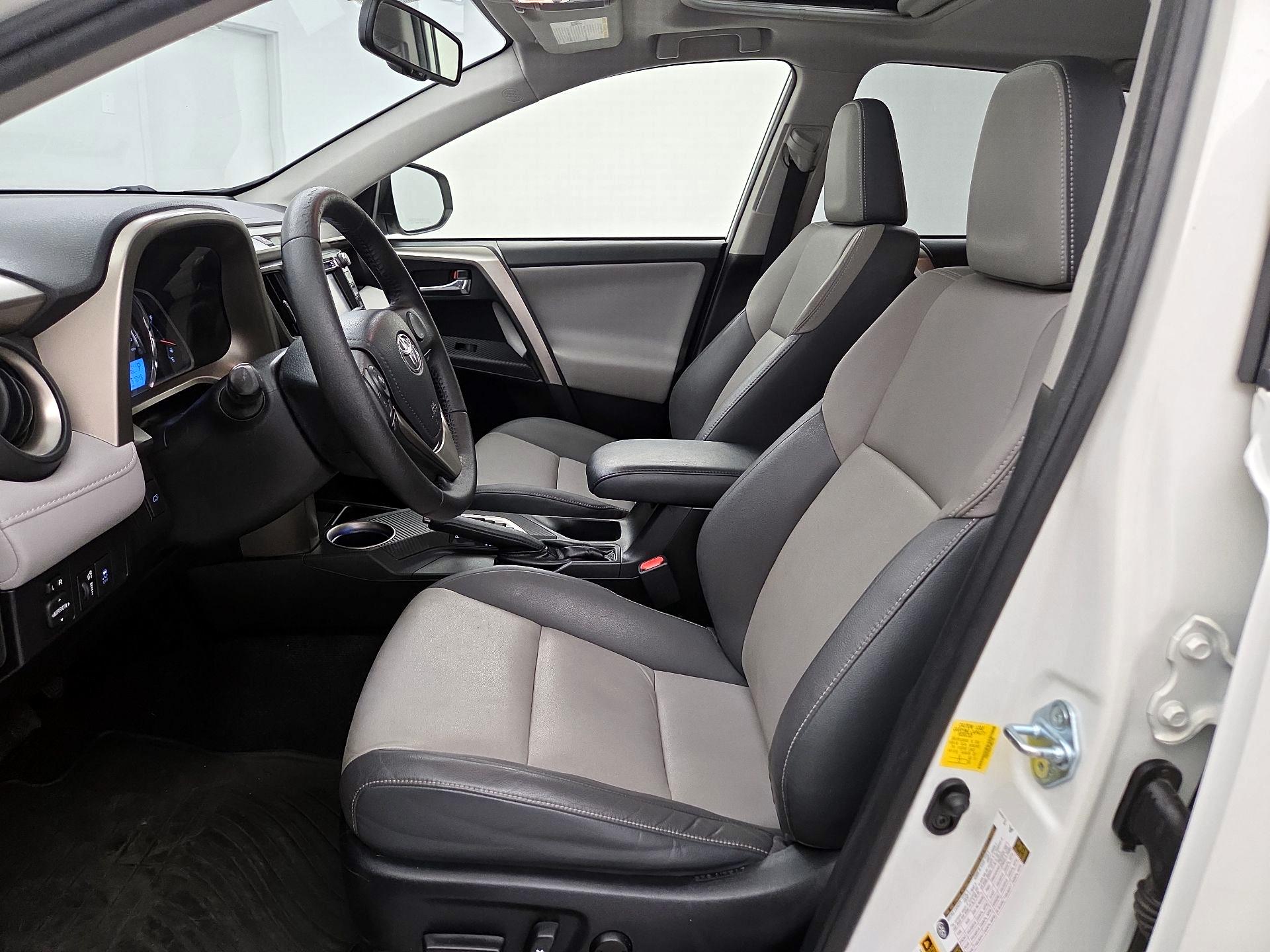 Thumbnail: 2015 Toyota RAV4 - 11