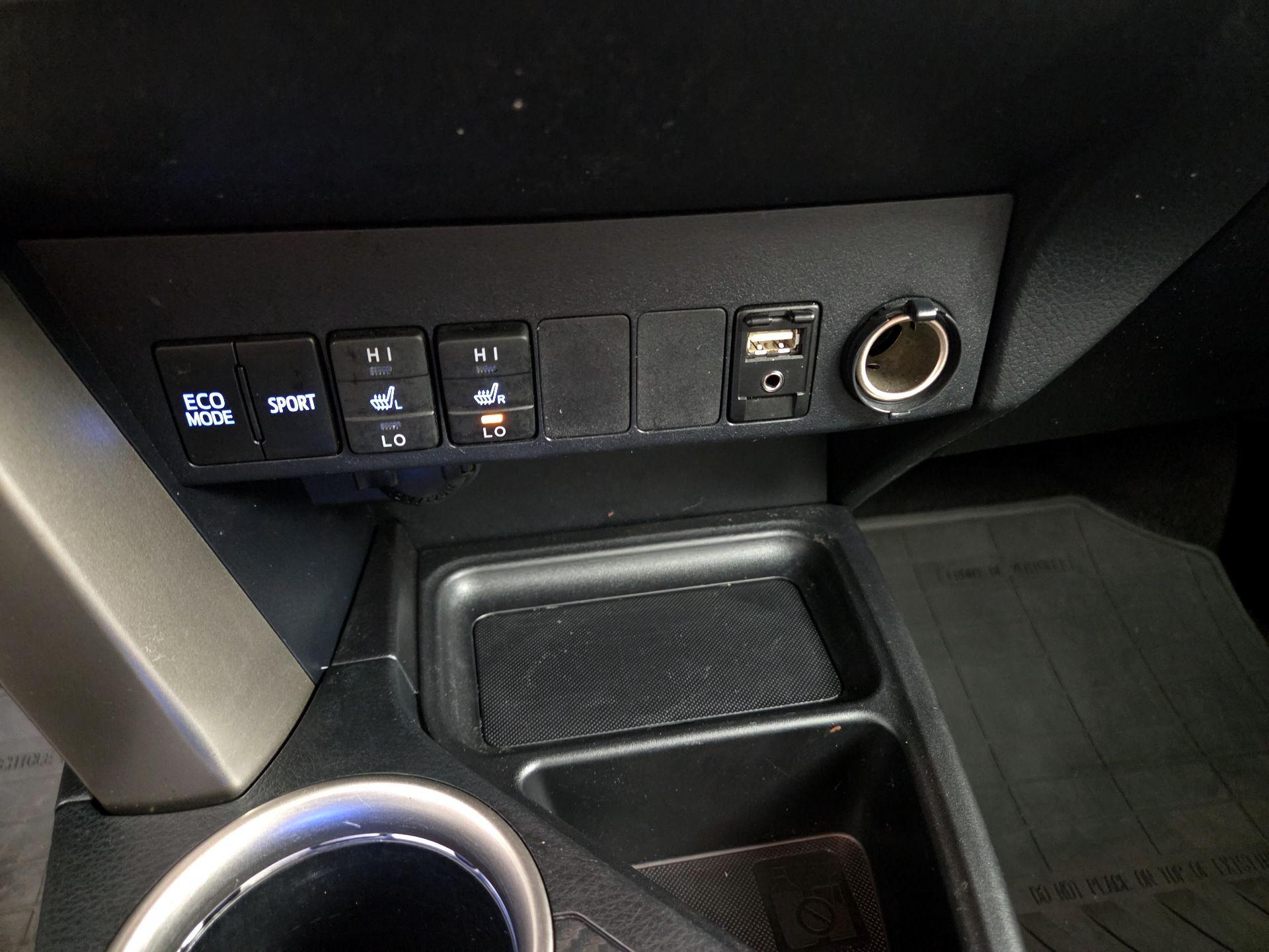 Thumbnail: 2015 Toyota RAV4 - 18