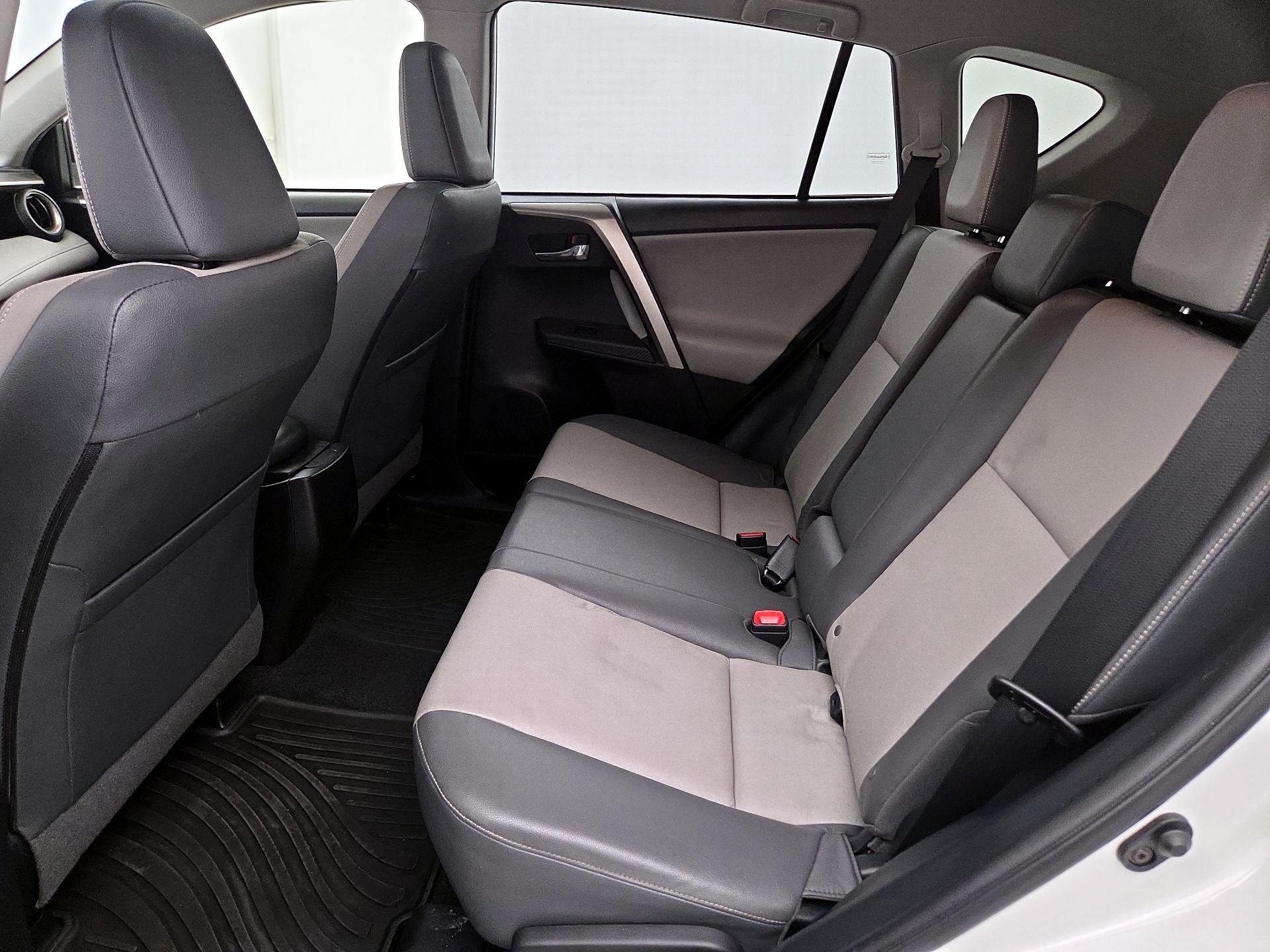 Thumbnail: 2015 Toyota RAV4 - 20