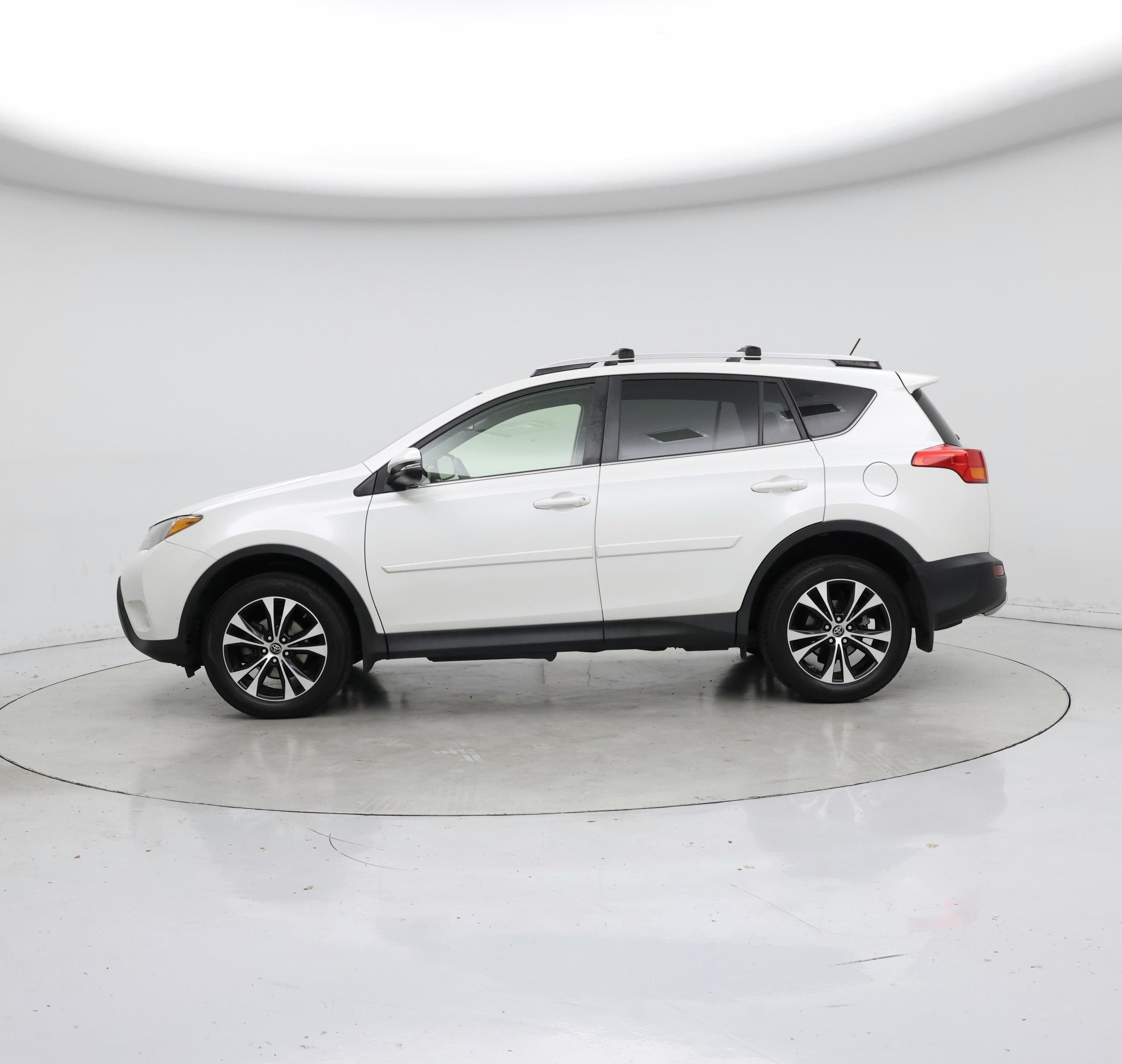 Thumbnail: 2015 Toyota RAV4 - 3