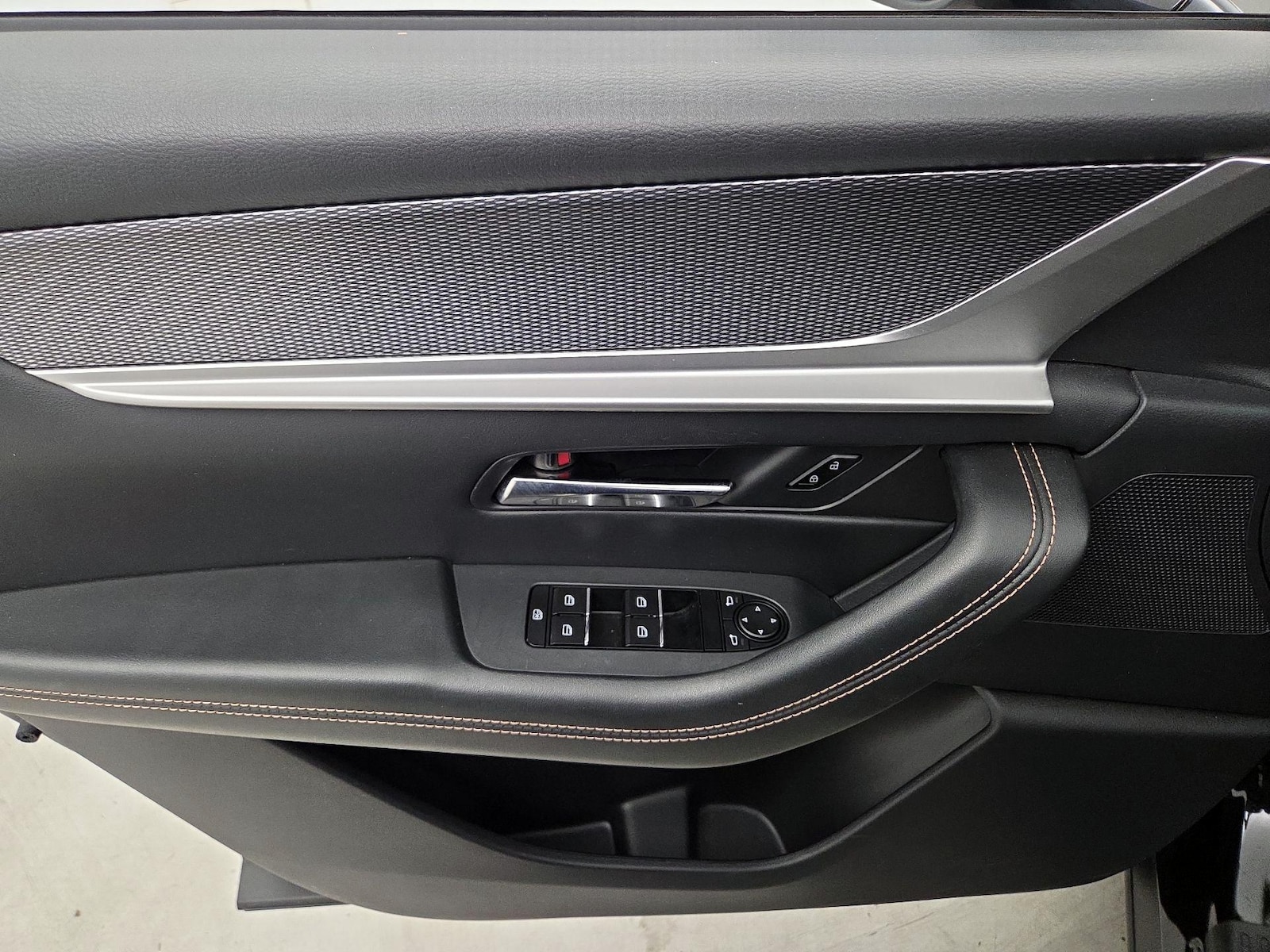 2025 Mazda CX-70 Preferred Package - Photo 13