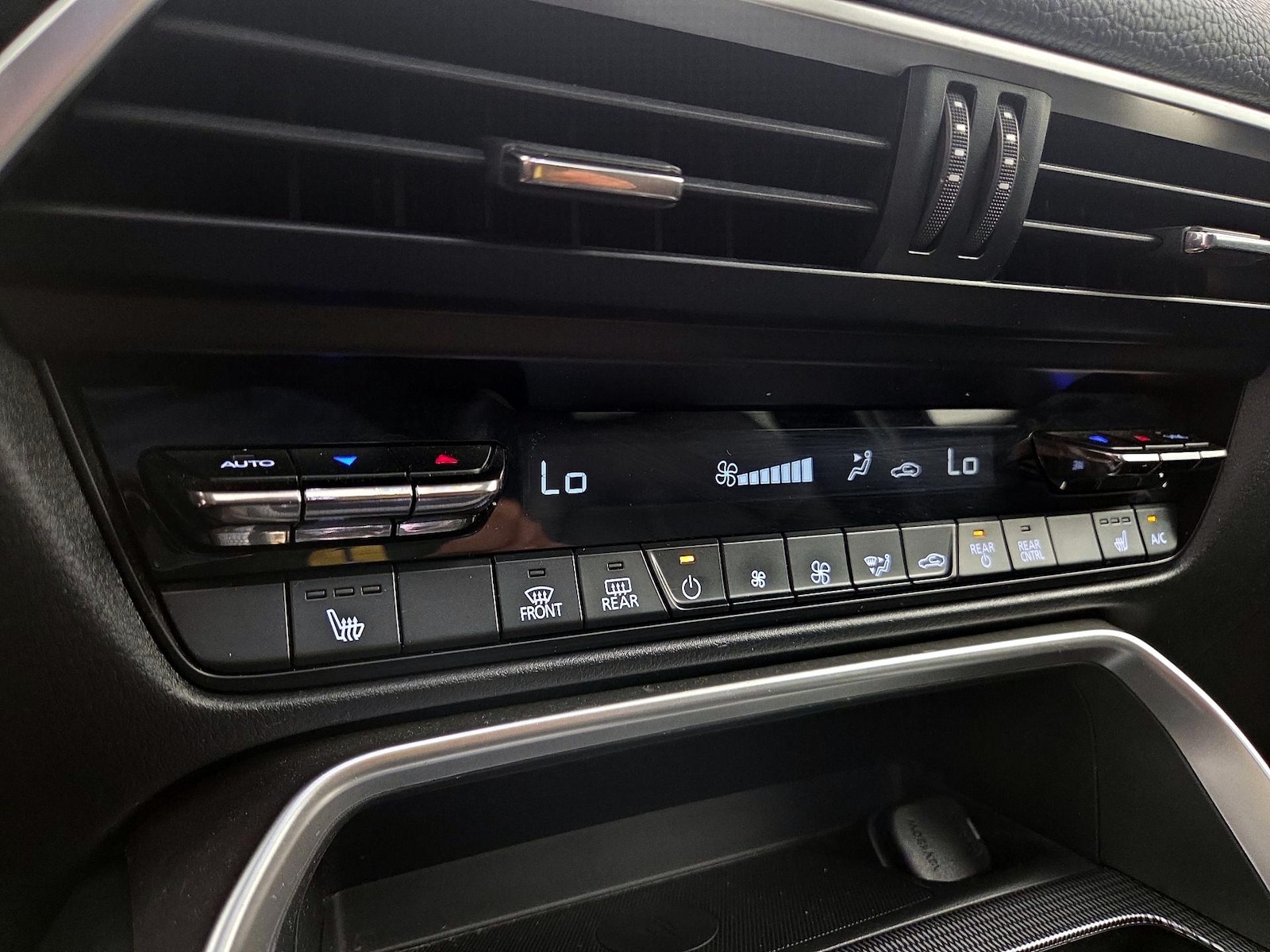 2025 Mazda CX-70 Preferred Package - Photo 17