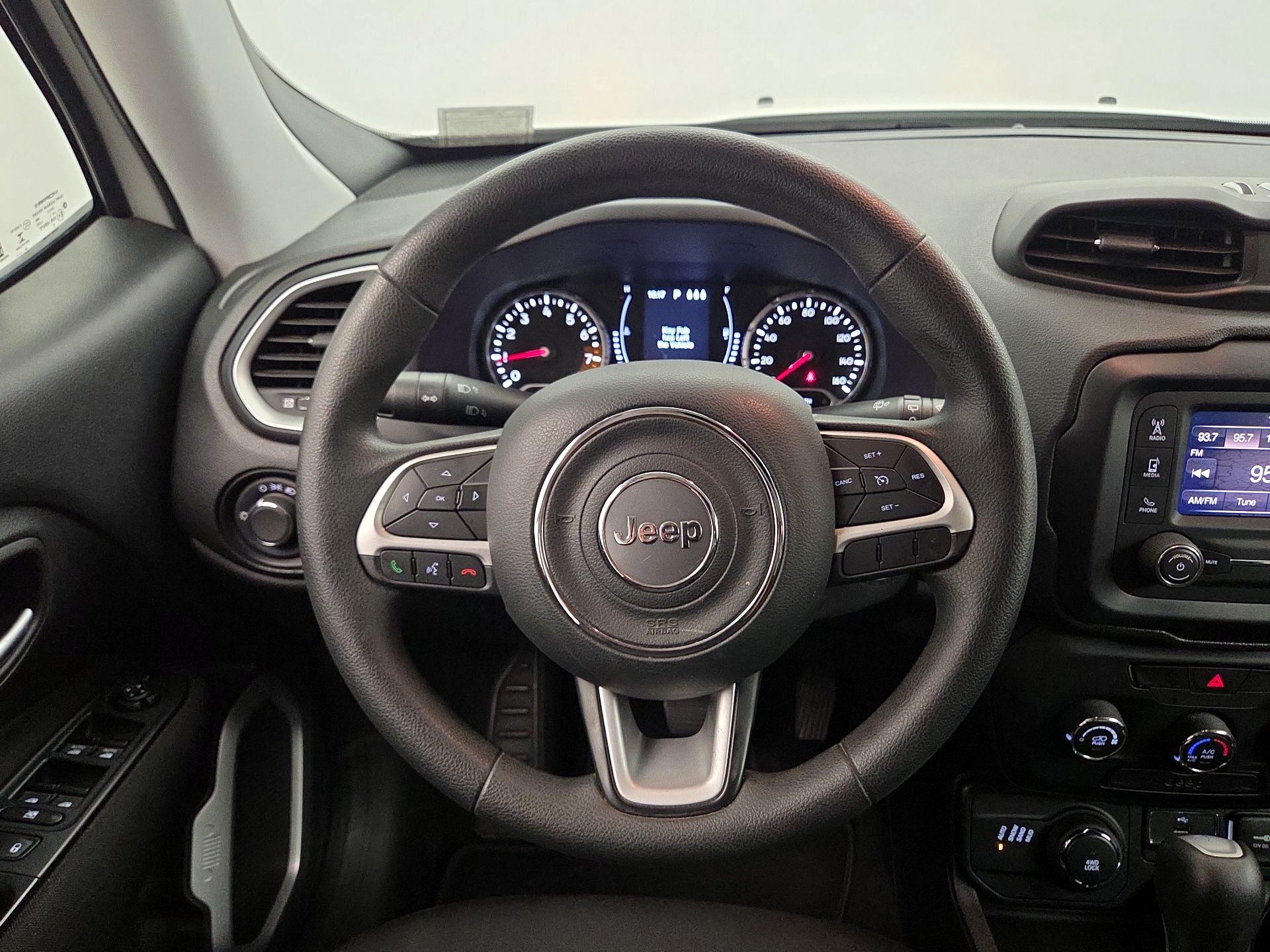 Thumbnail: 2019 Jeep Renegade - 10