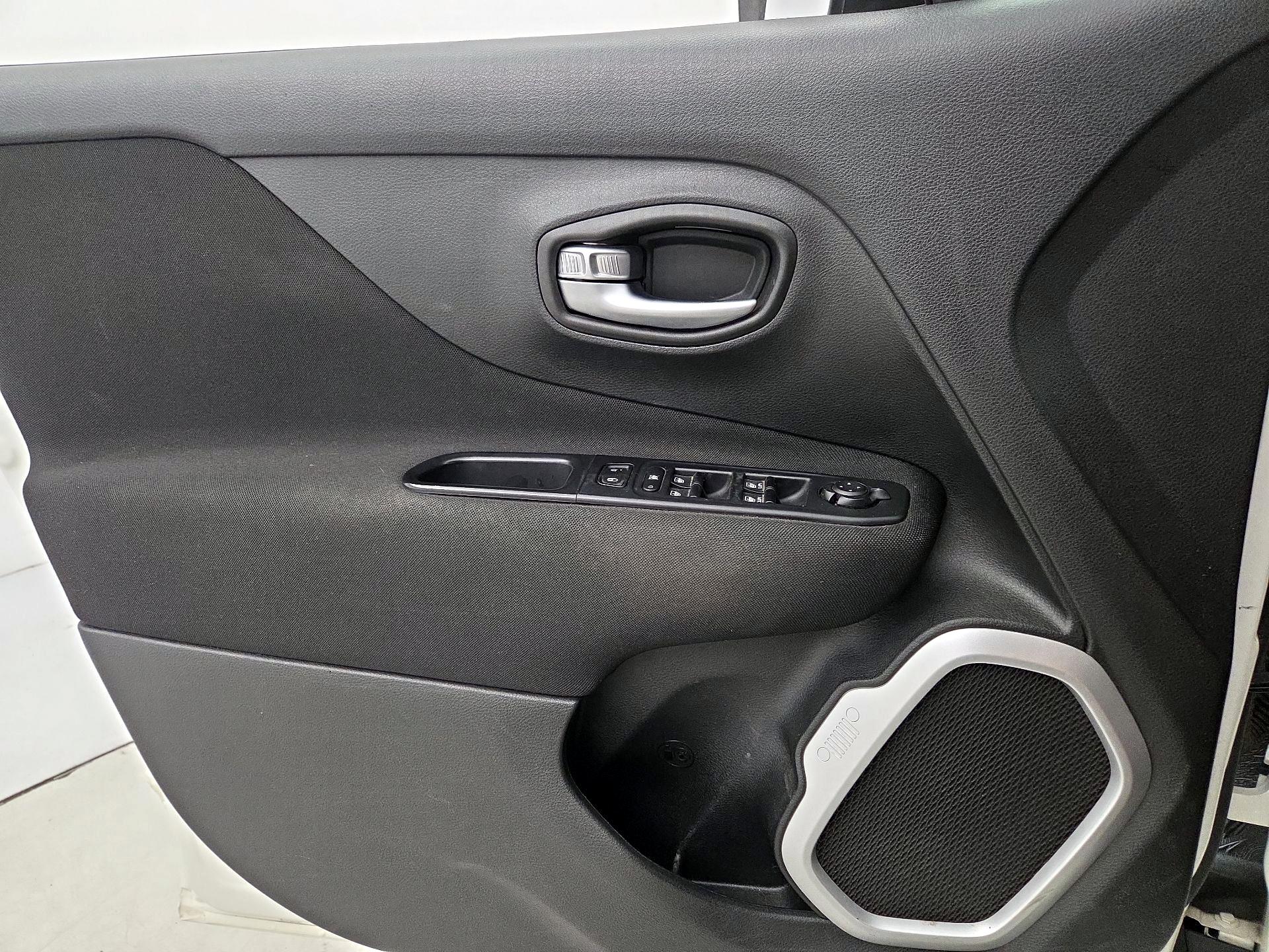 Thumbnail: 2019 Jeep Renegade - 12