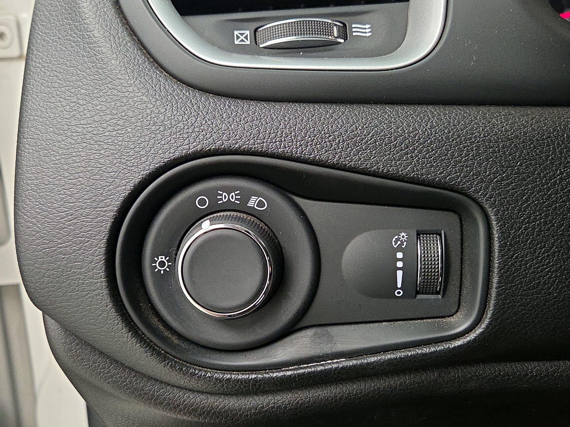 Thumbnail: 2019 Jeep Renegade - 13