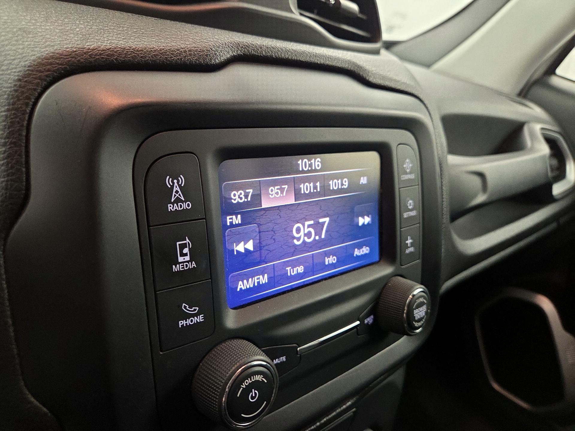 Thumbnail: 2019 Jeep Renegade - 15