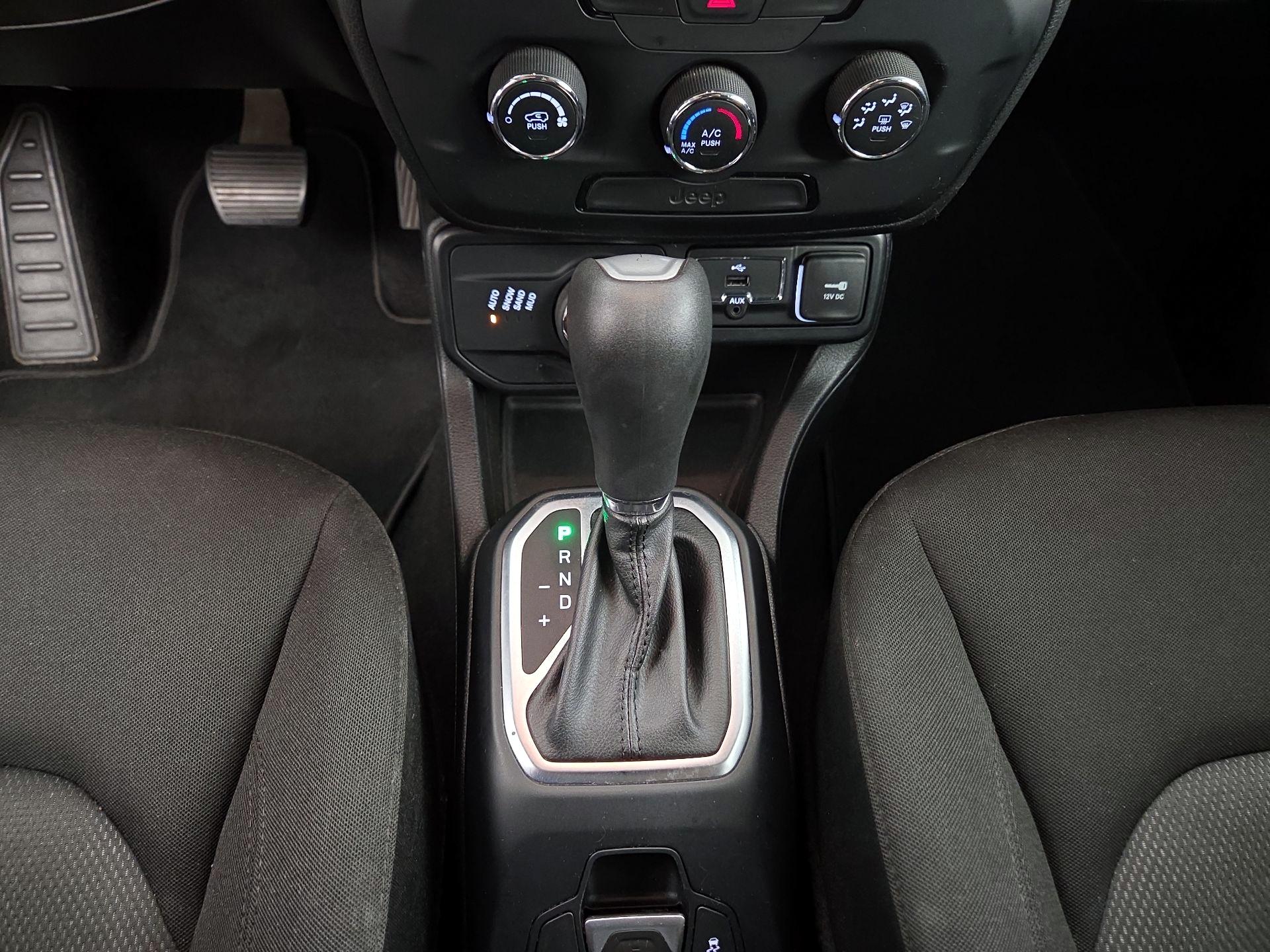 Thumbnail: 2019 Jeep Renegade - 17