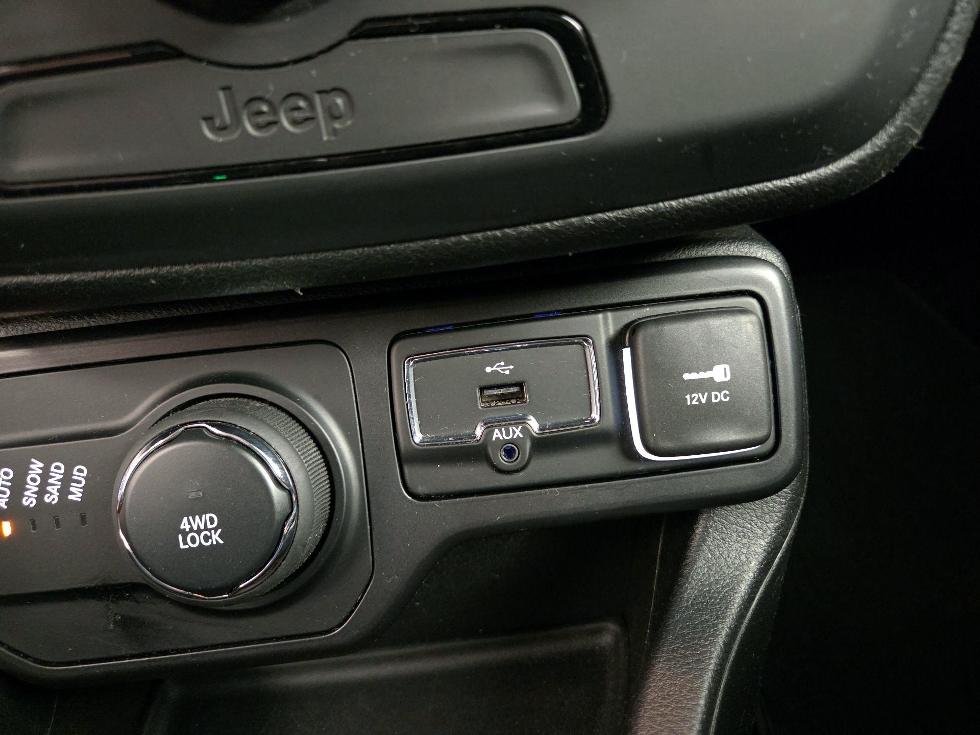 Thumbnail: 2019 Jeep Renegade - 18
