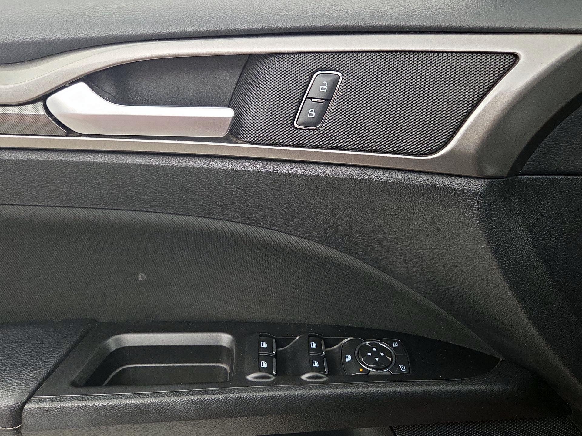 Thumbnail: 2017 Ford Fusion - 12