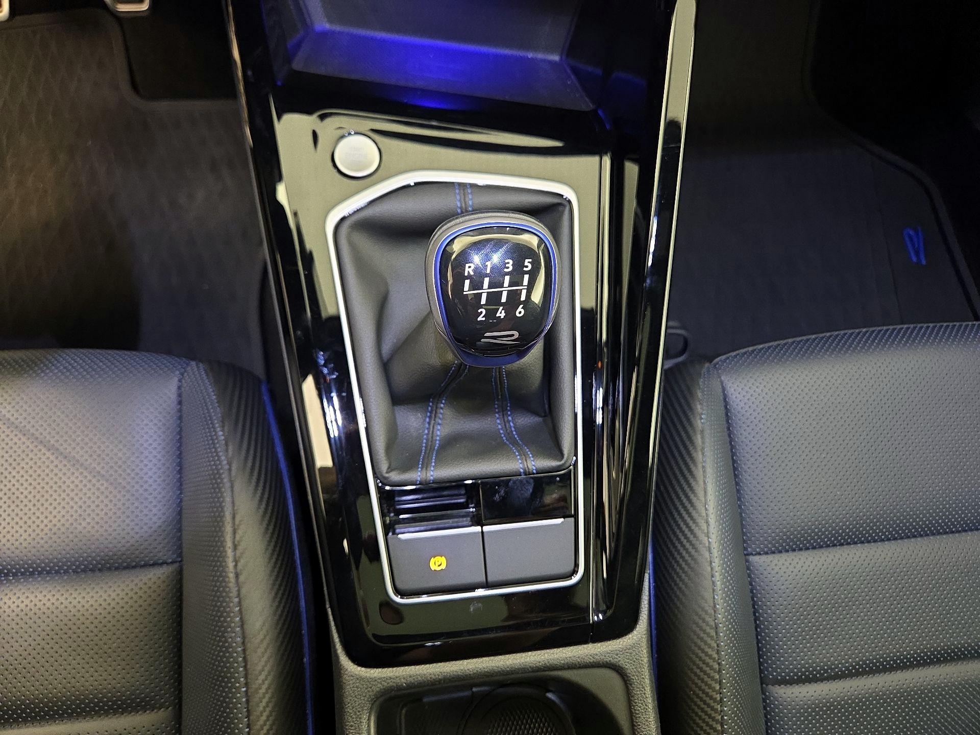 Thumbnail: 2024 Volkswagen Golf - 17