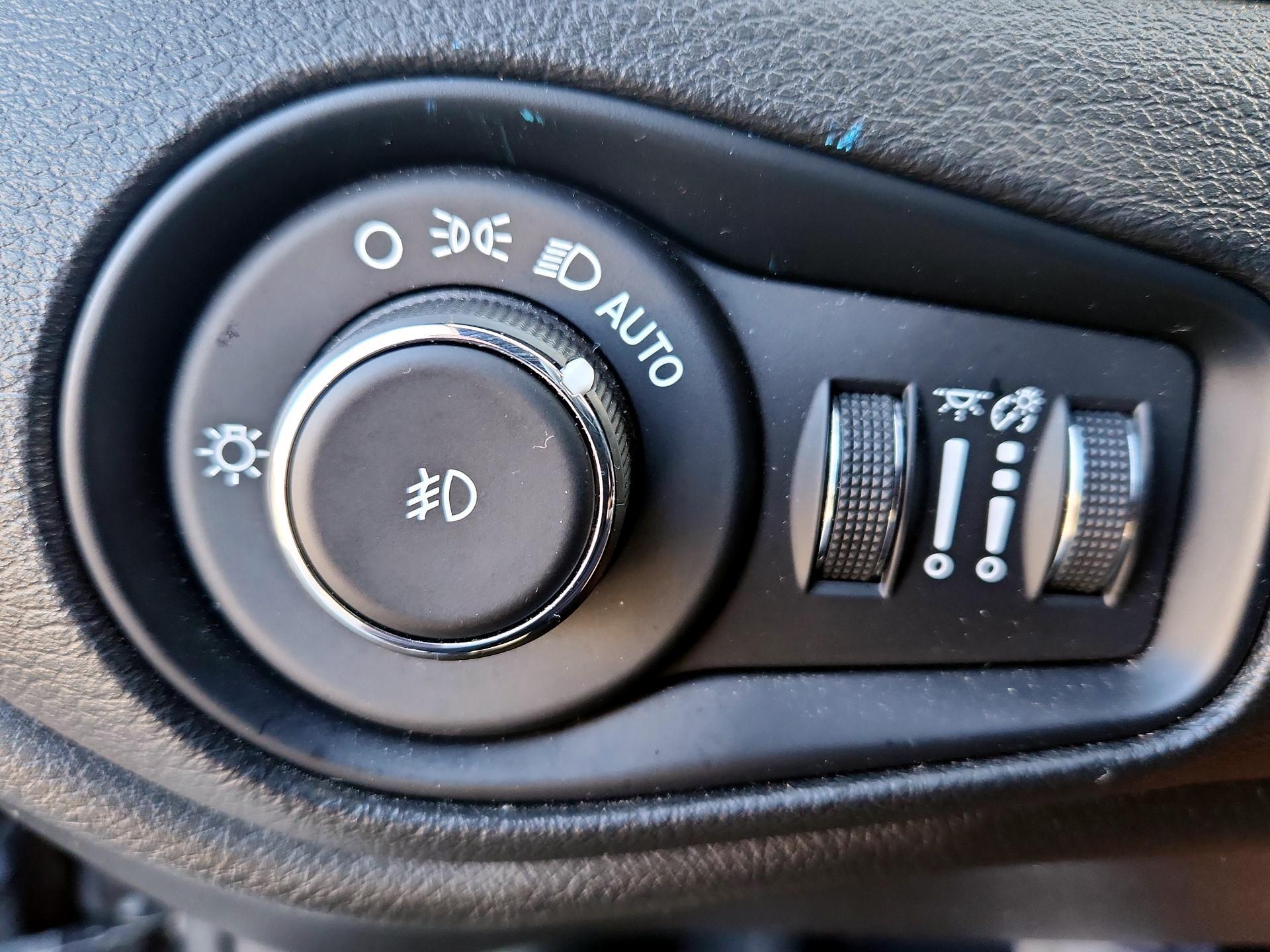 Thumbnail: 2021 Jeep Renegade - 11