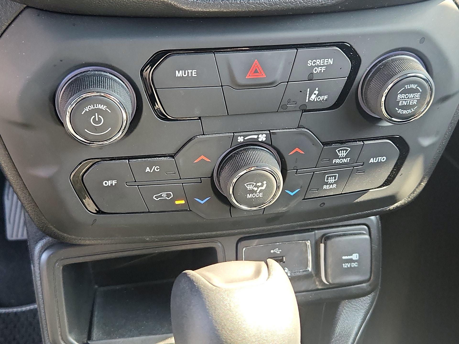 Thumbnail: 2021 Jeep Renegade - 15