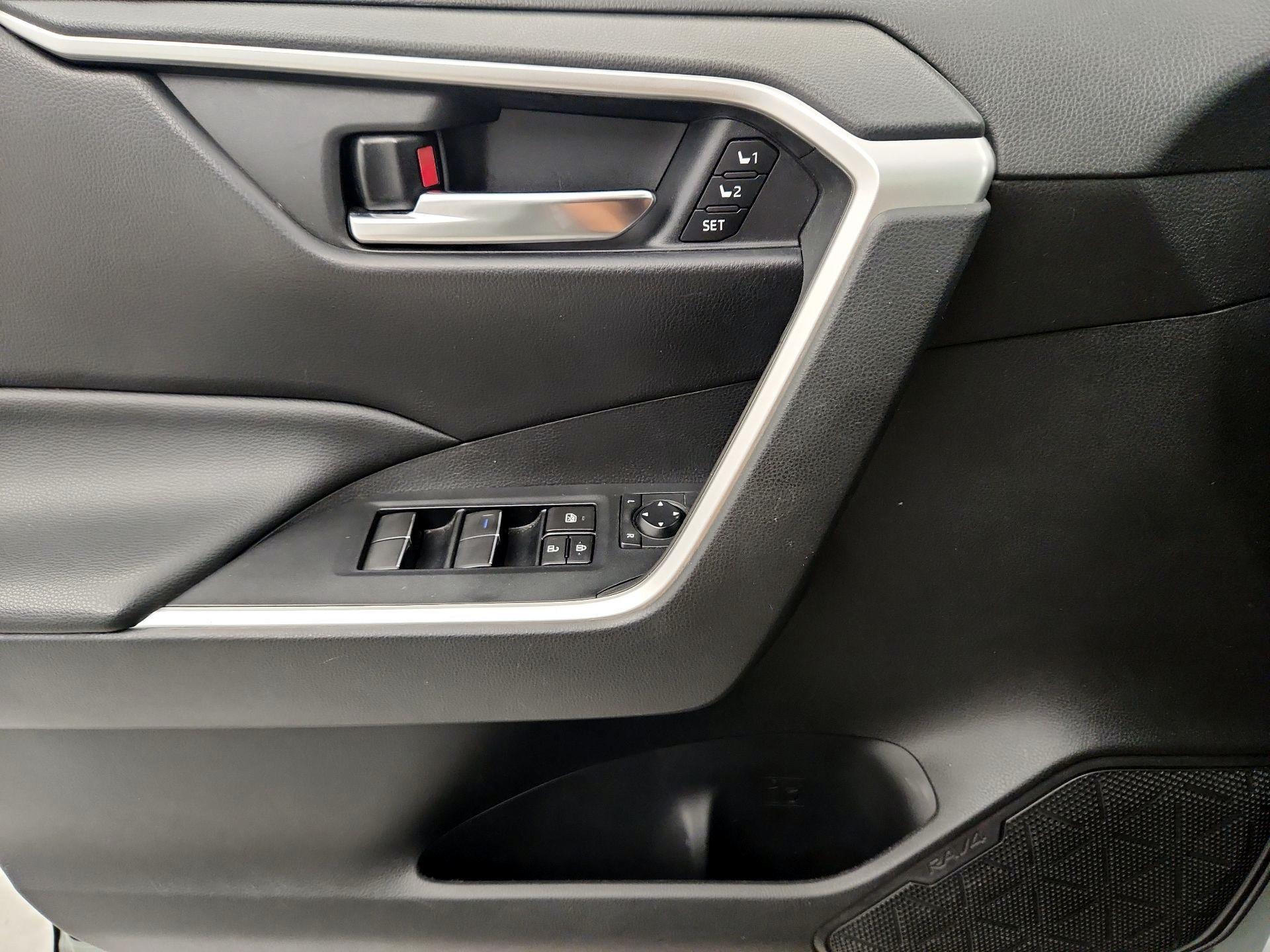 Thumbnail: 2021 Toyota RAV4 - 12