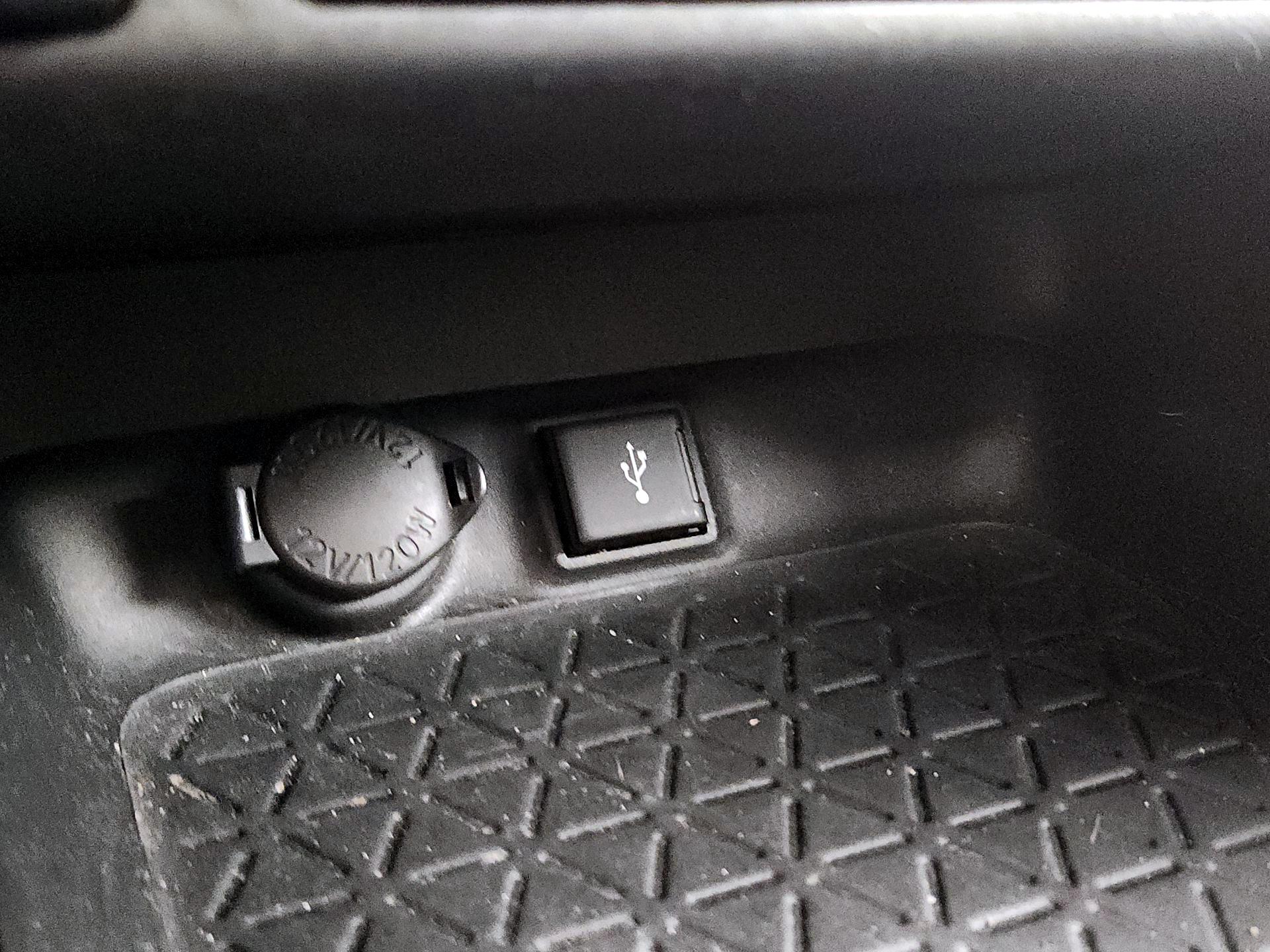 Thumbnail: 2021 Toyota RAV4 - 18