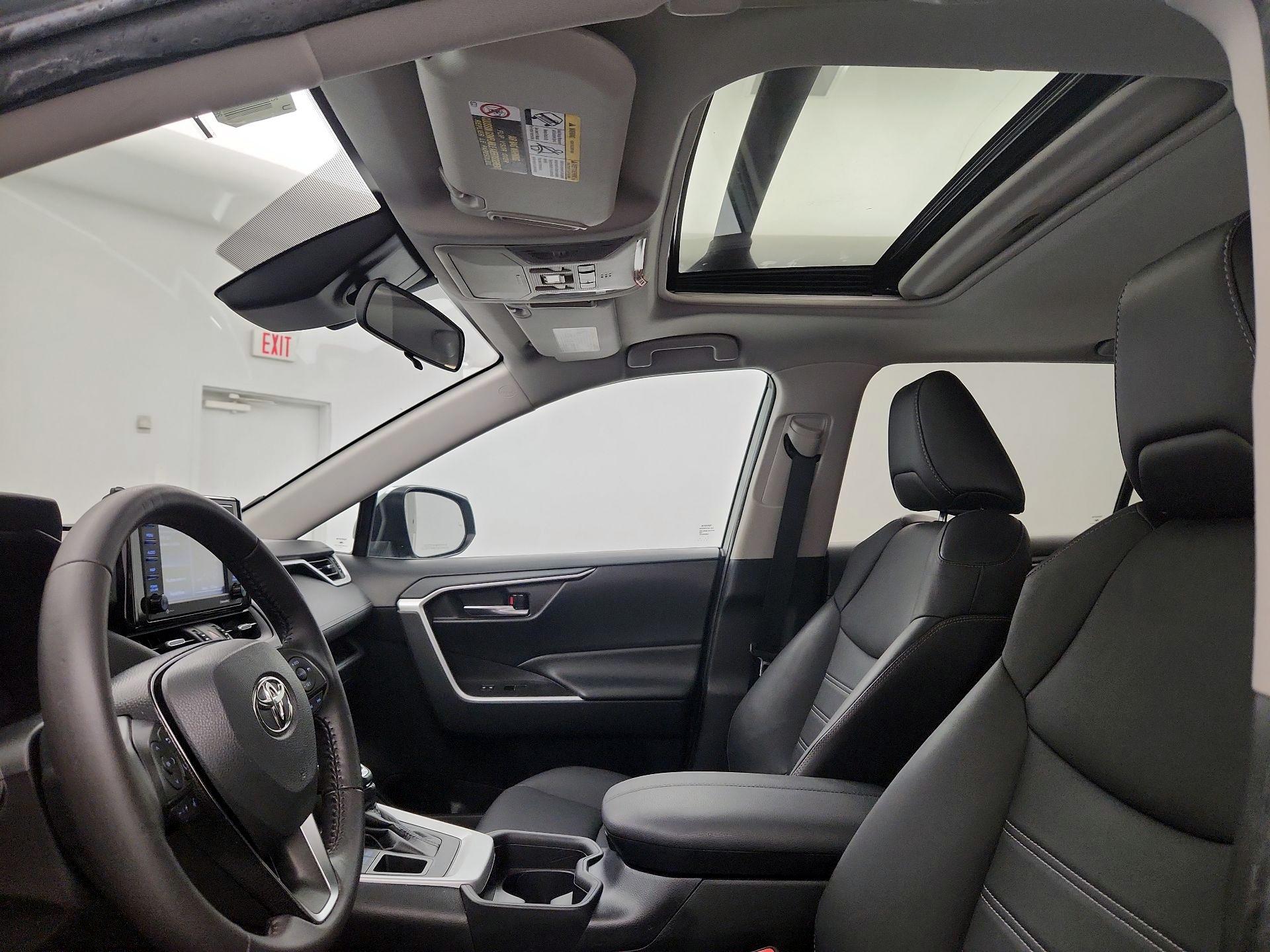 Thumbnail: 2021 Toyota RAV4 - 19