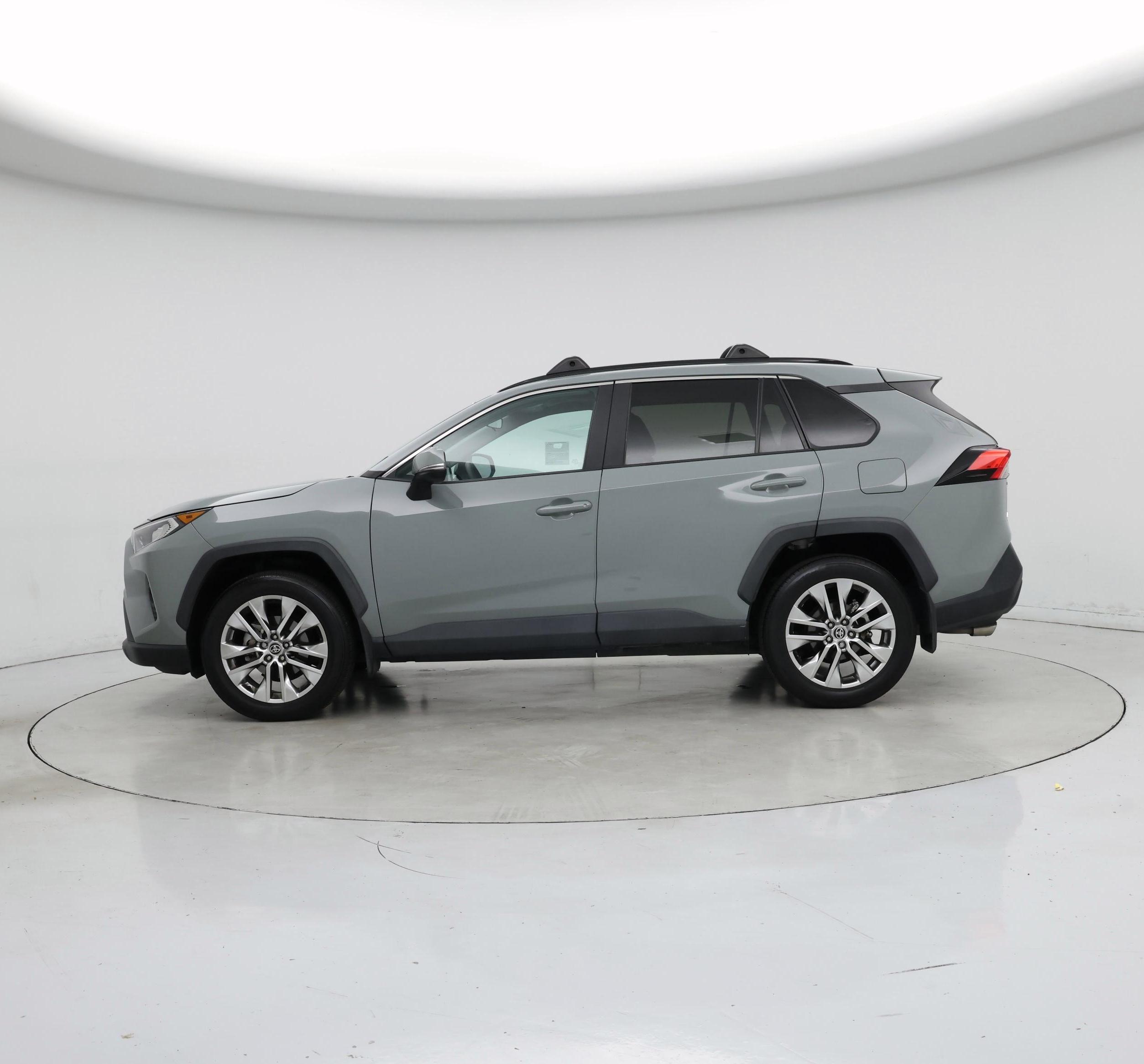 Thumbnail: 2021 Toyota RAV4 - 3