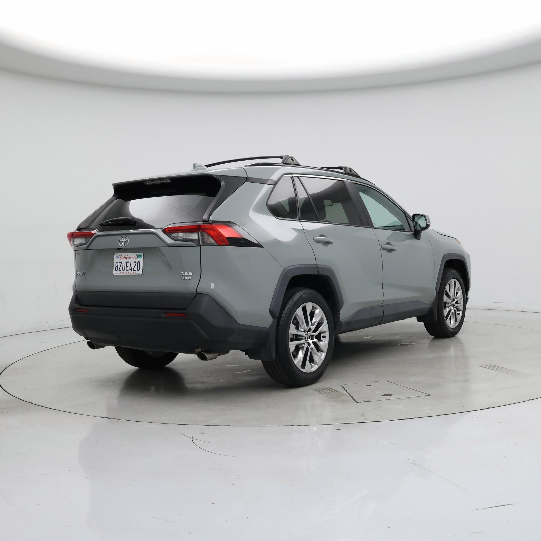 Thumbnail: 2021 Toyota RAV4 - 8