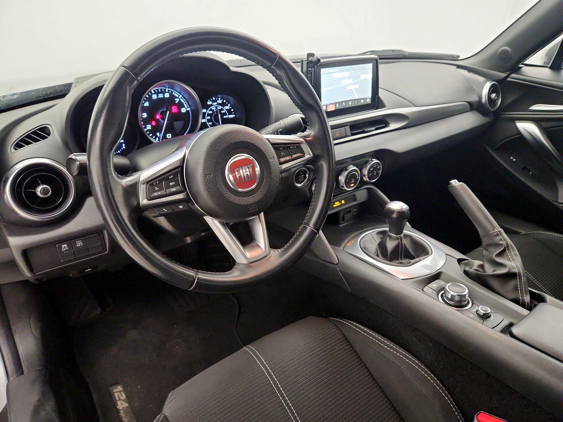 Thumbnail: 2017 Fiat 124 Spider - 9