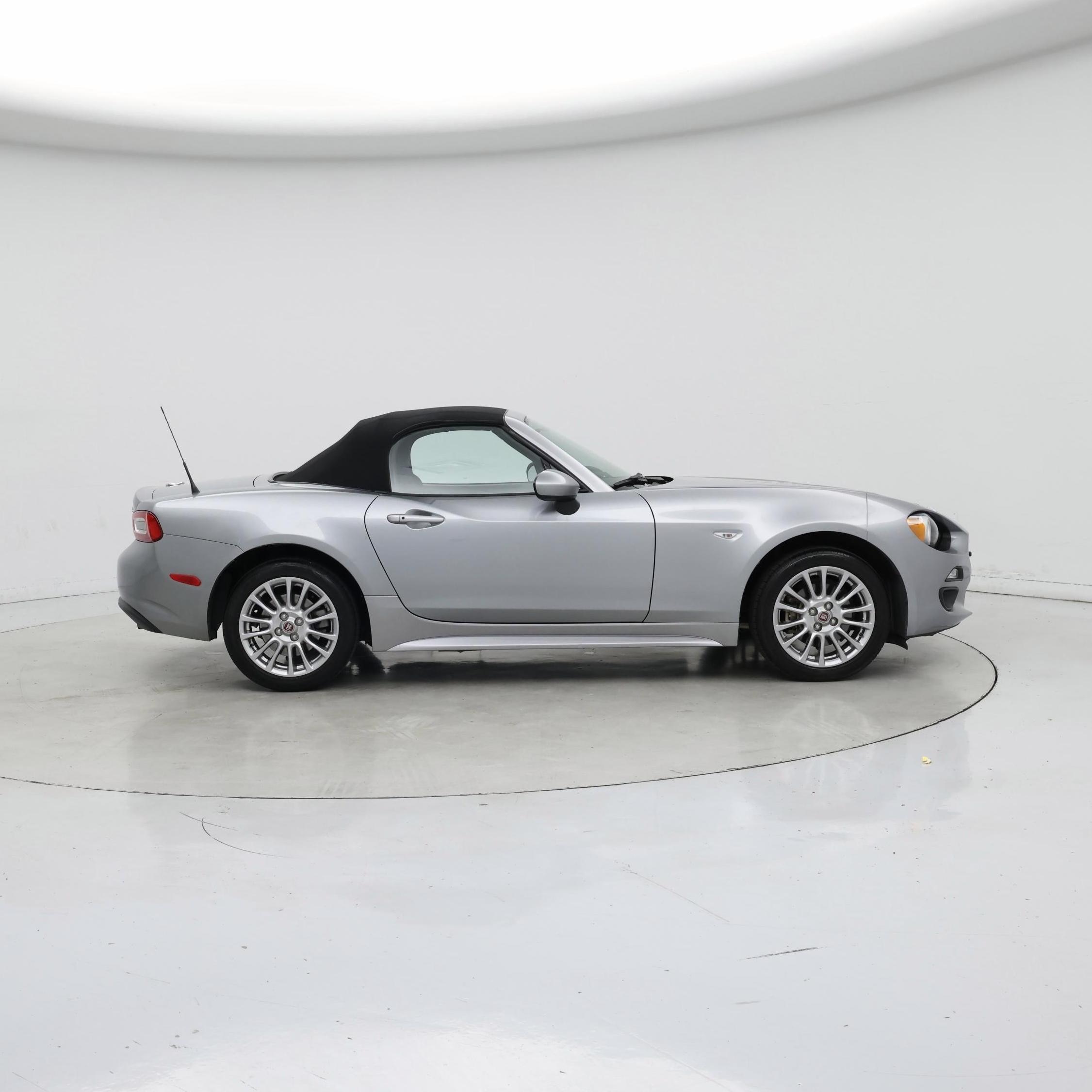 Thumbnail: 2017 Fiat 124 Spider - 7