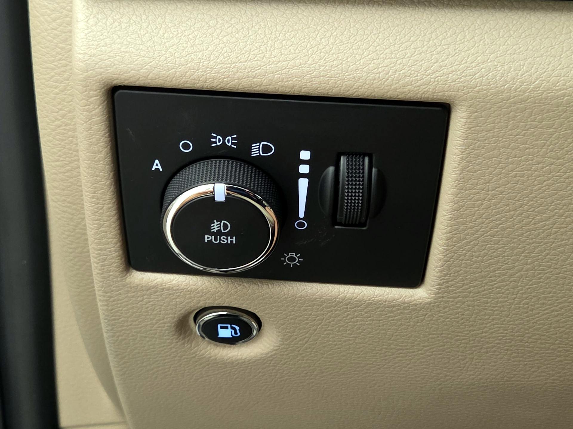 Thumbnail: 2019 Jeep Grand Cherokee - 13