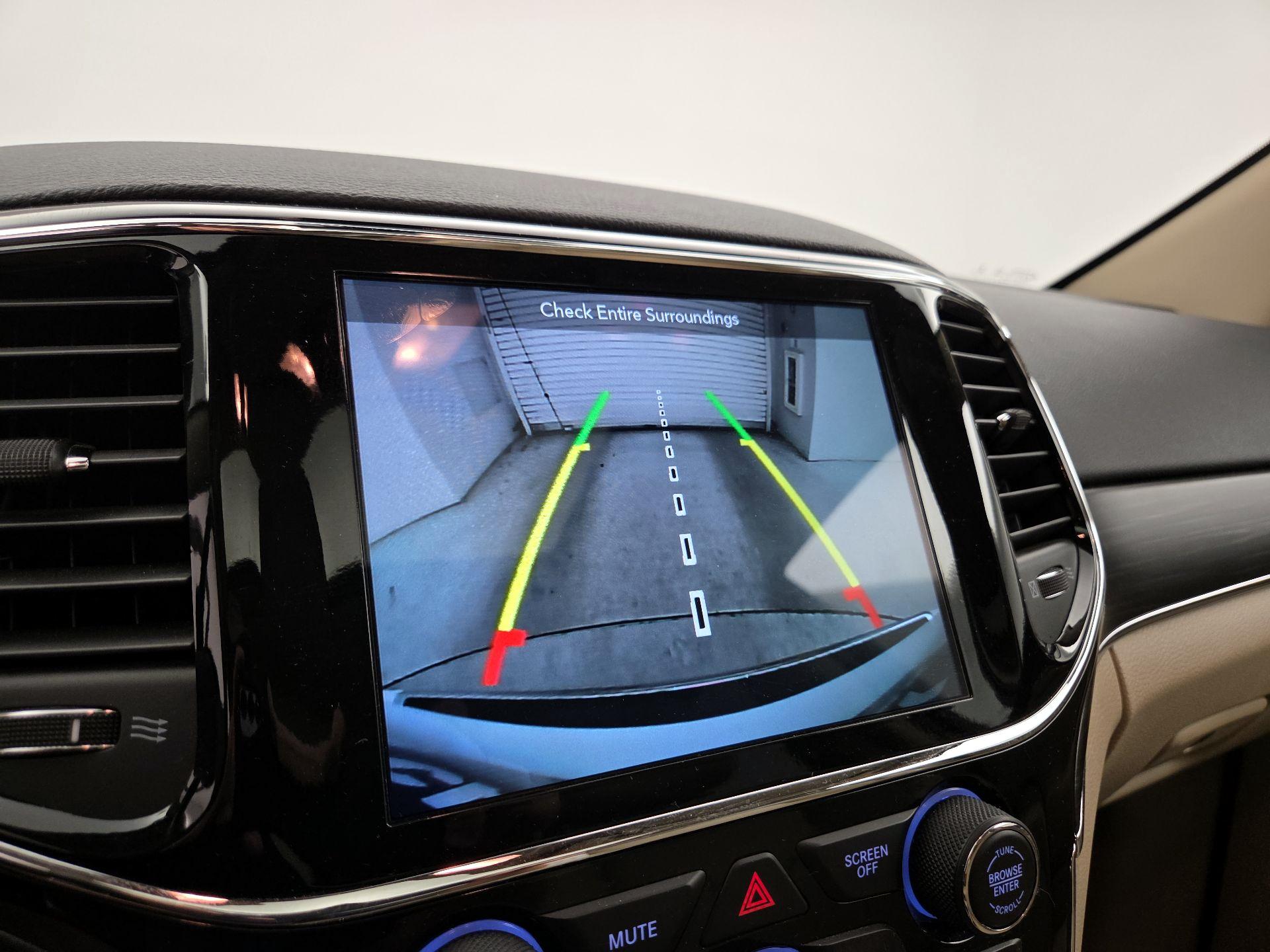 Thumbnail: 2019 Jeep Grand Cherokee - 15