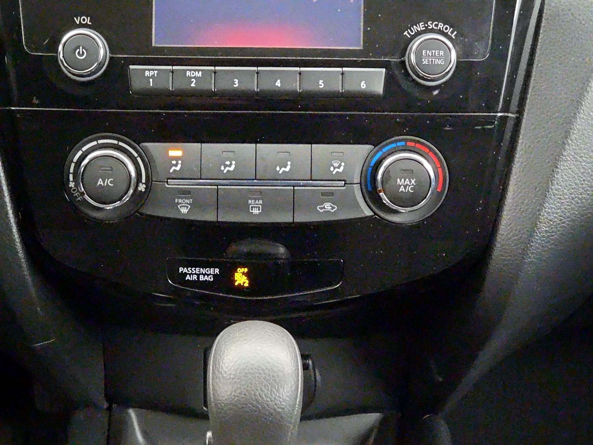 Thumbnail: 2016 Nissan Rogue - 16