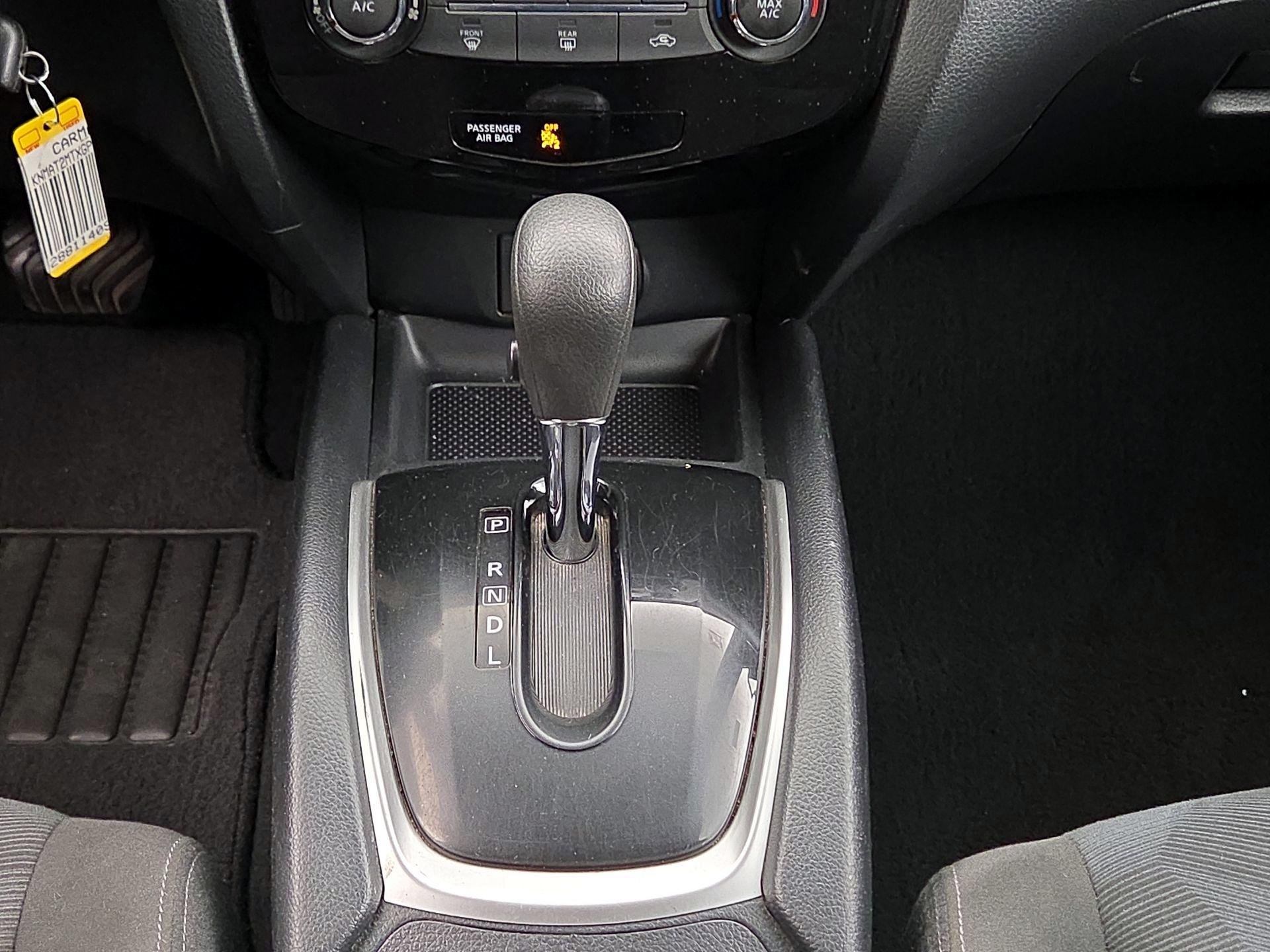 Thumbnail: 2016 Nissan Rogue - 17