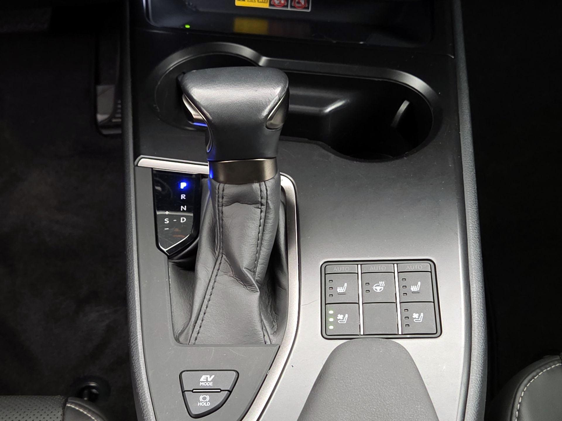 Thumbnail: 2024 Lexus UX - 17