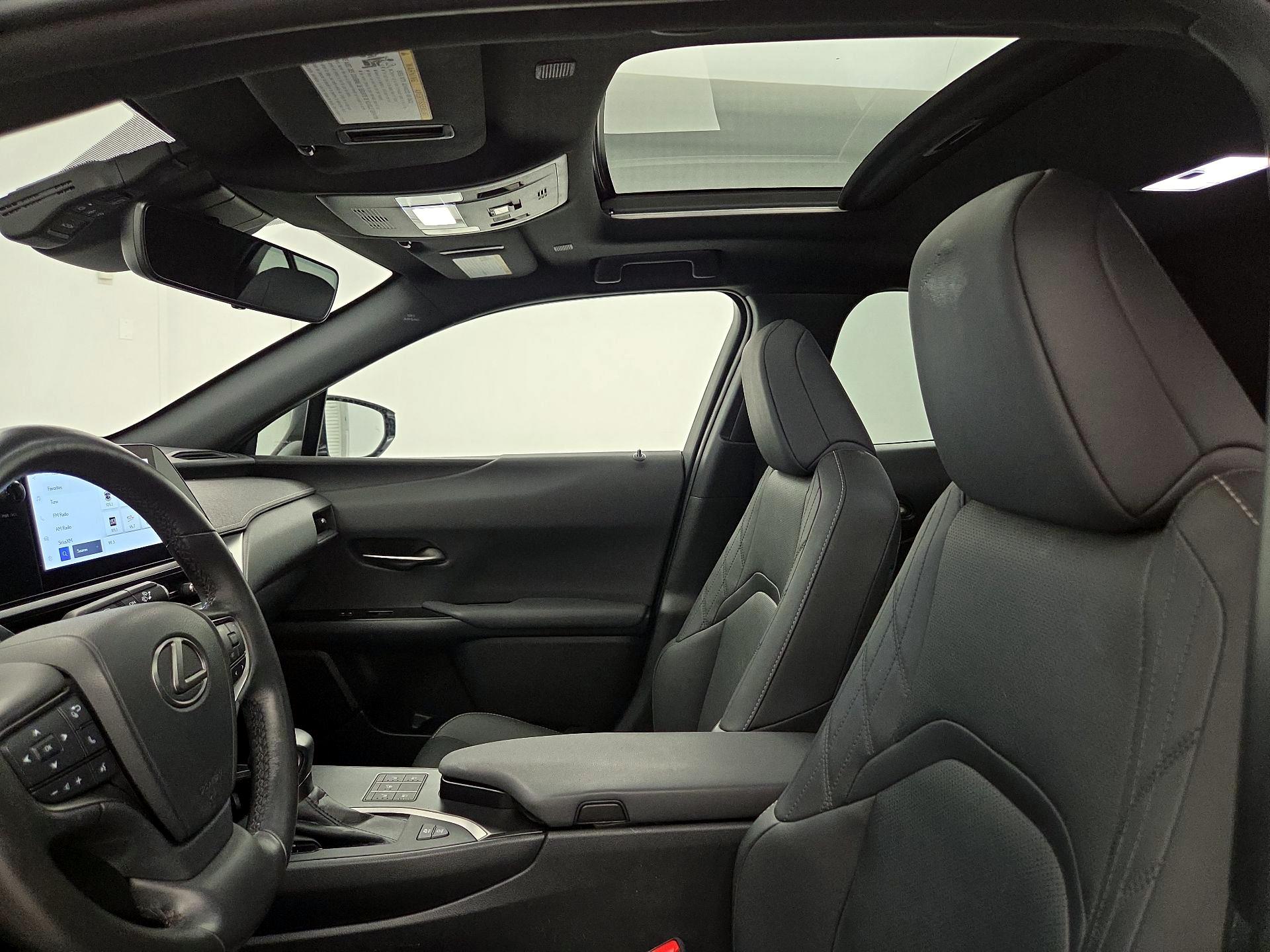 Thumbnail: 2024 Lexus UX - 19