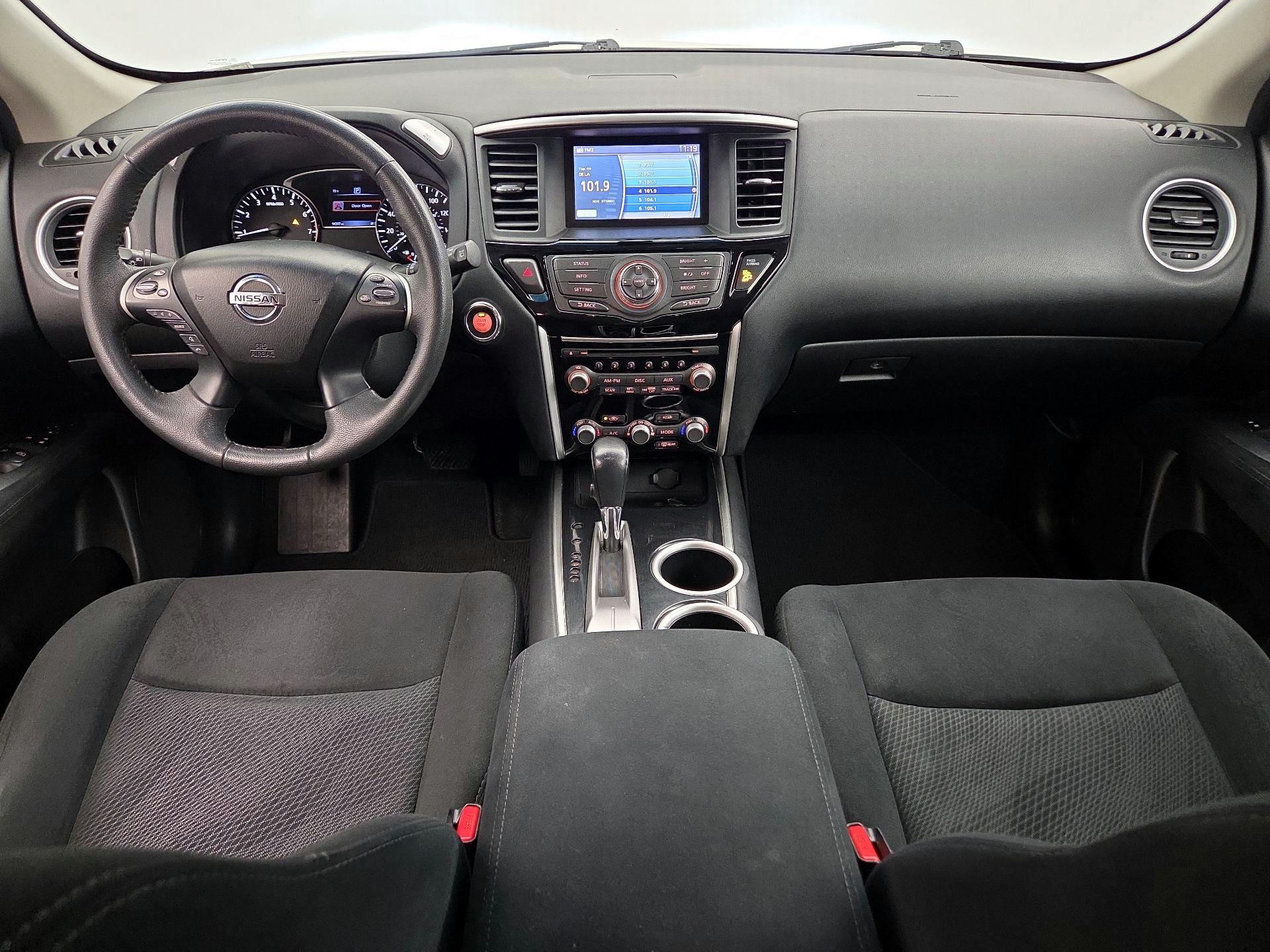 Thumbnail: 2016 Nissan Pathfinder - 9