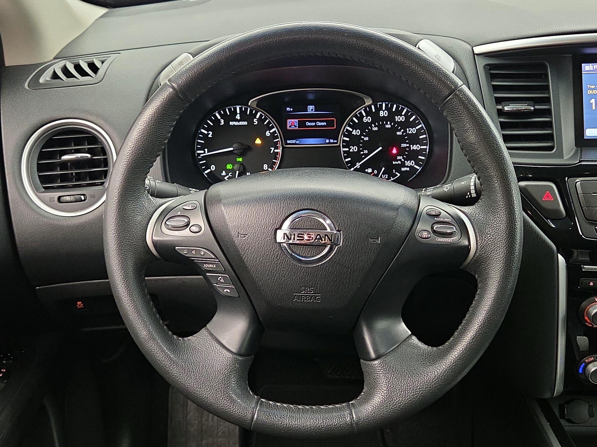 Thumbnail: 2016 Nissan Pathfinder - 10
