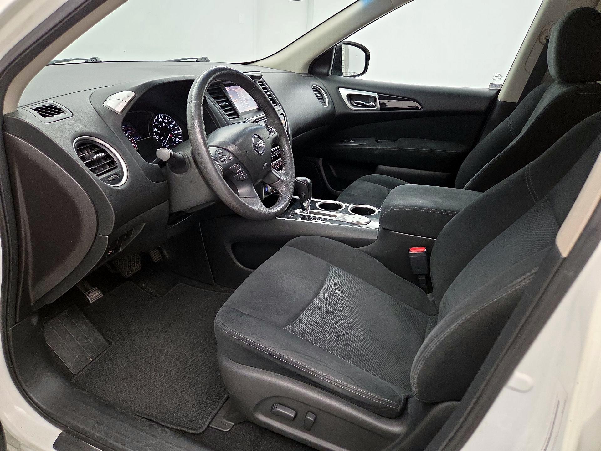 Thumbnail: 2016 Nissan Pathfinder - 11