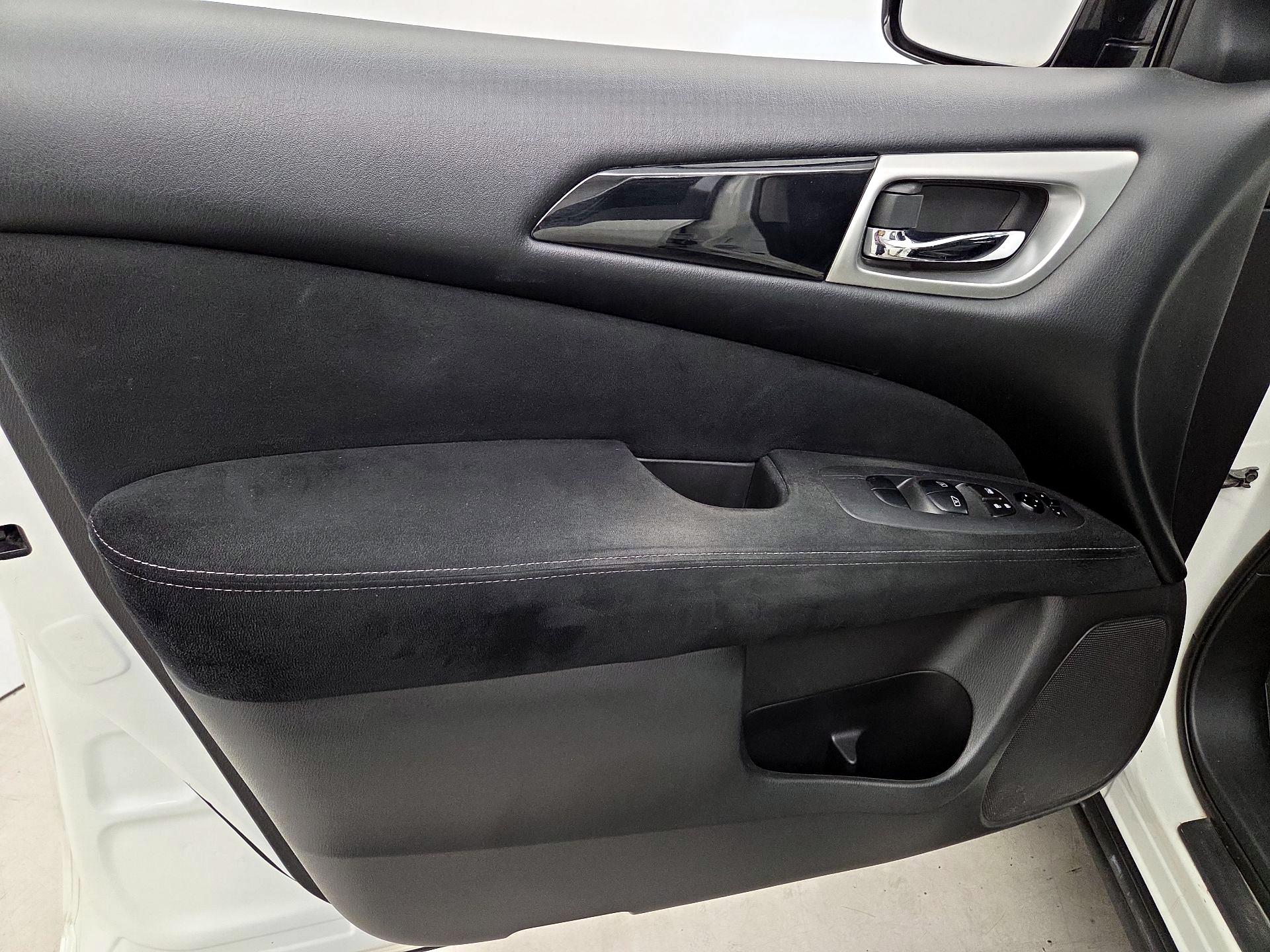 Thumbnail: 2016 Nissan Pathfinder - 12