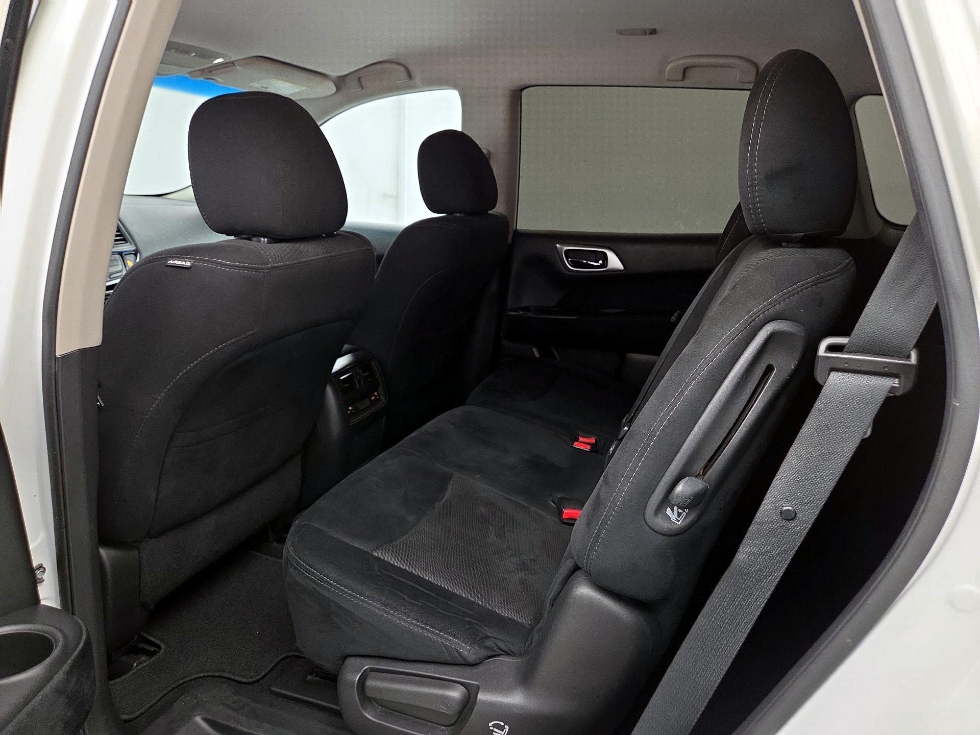 Thumbnail: 2016 Nissan Pathfinder - 19