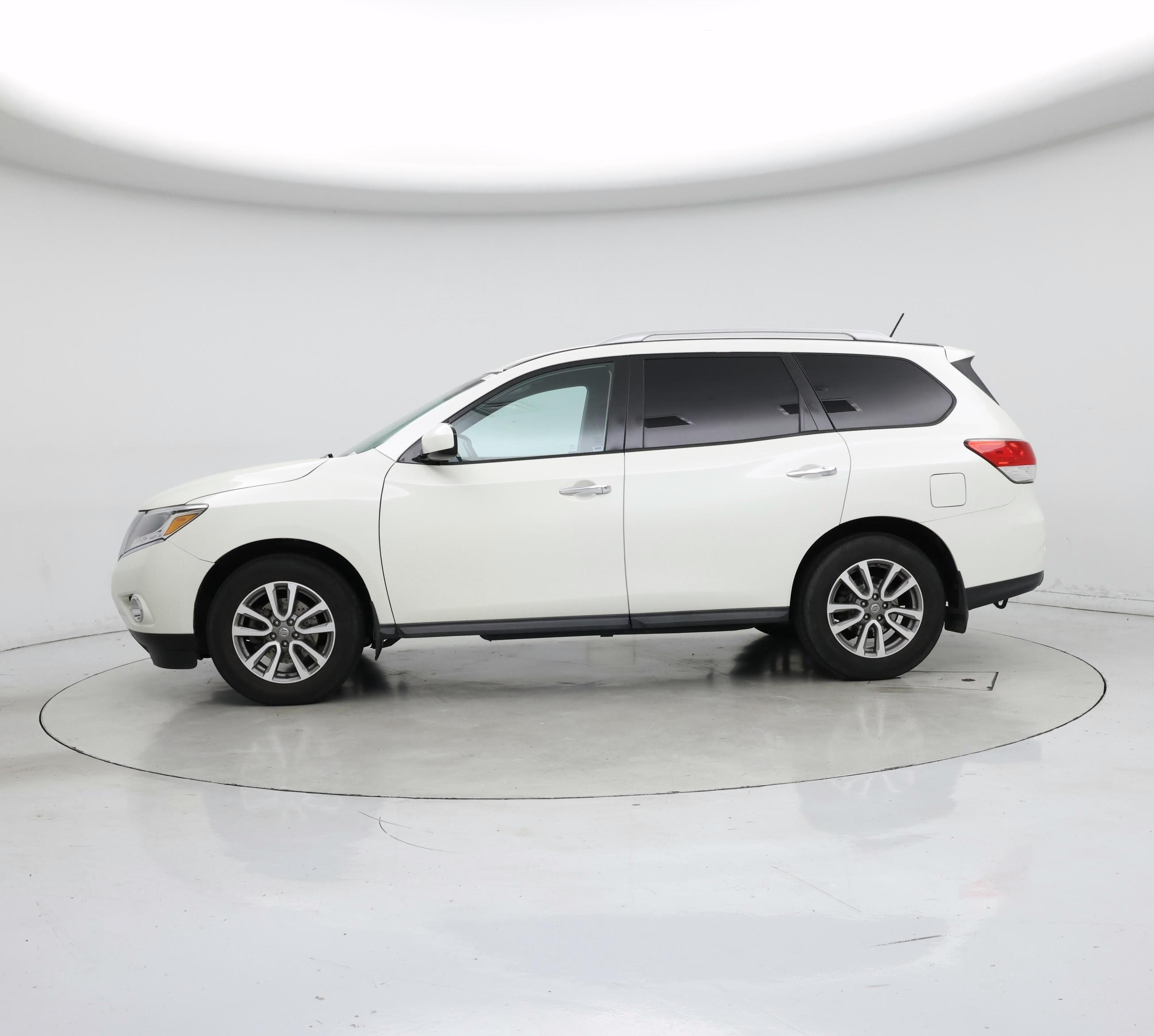 Thumbnail: 2016 Nissan Pathfinder - 3