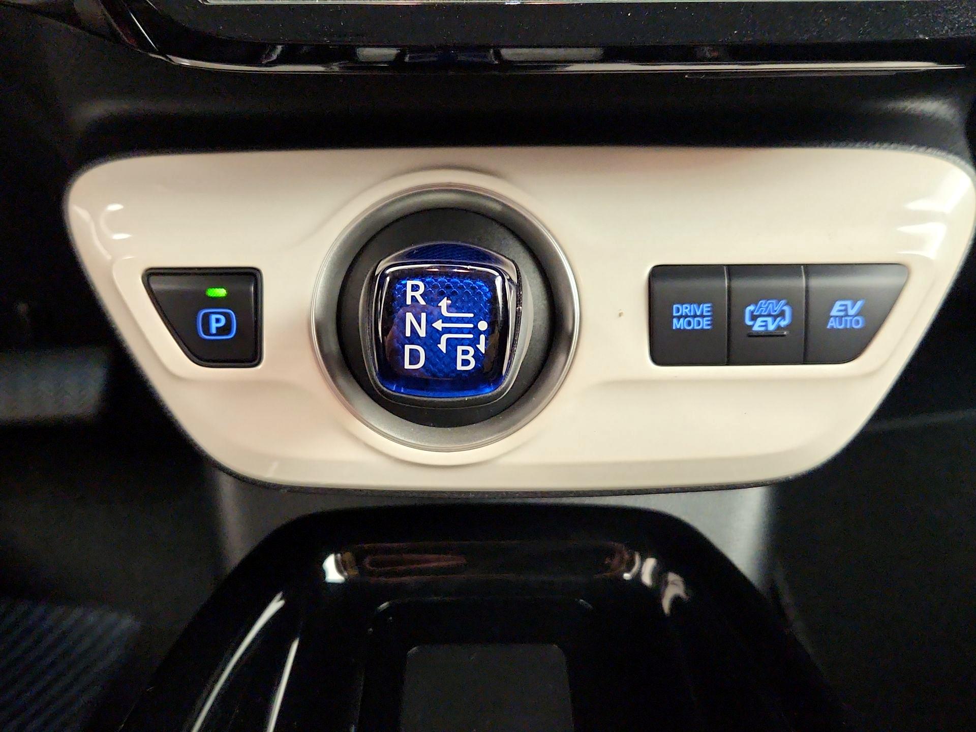 Thumbnail: 2018 Toyota Prius Prime - 18