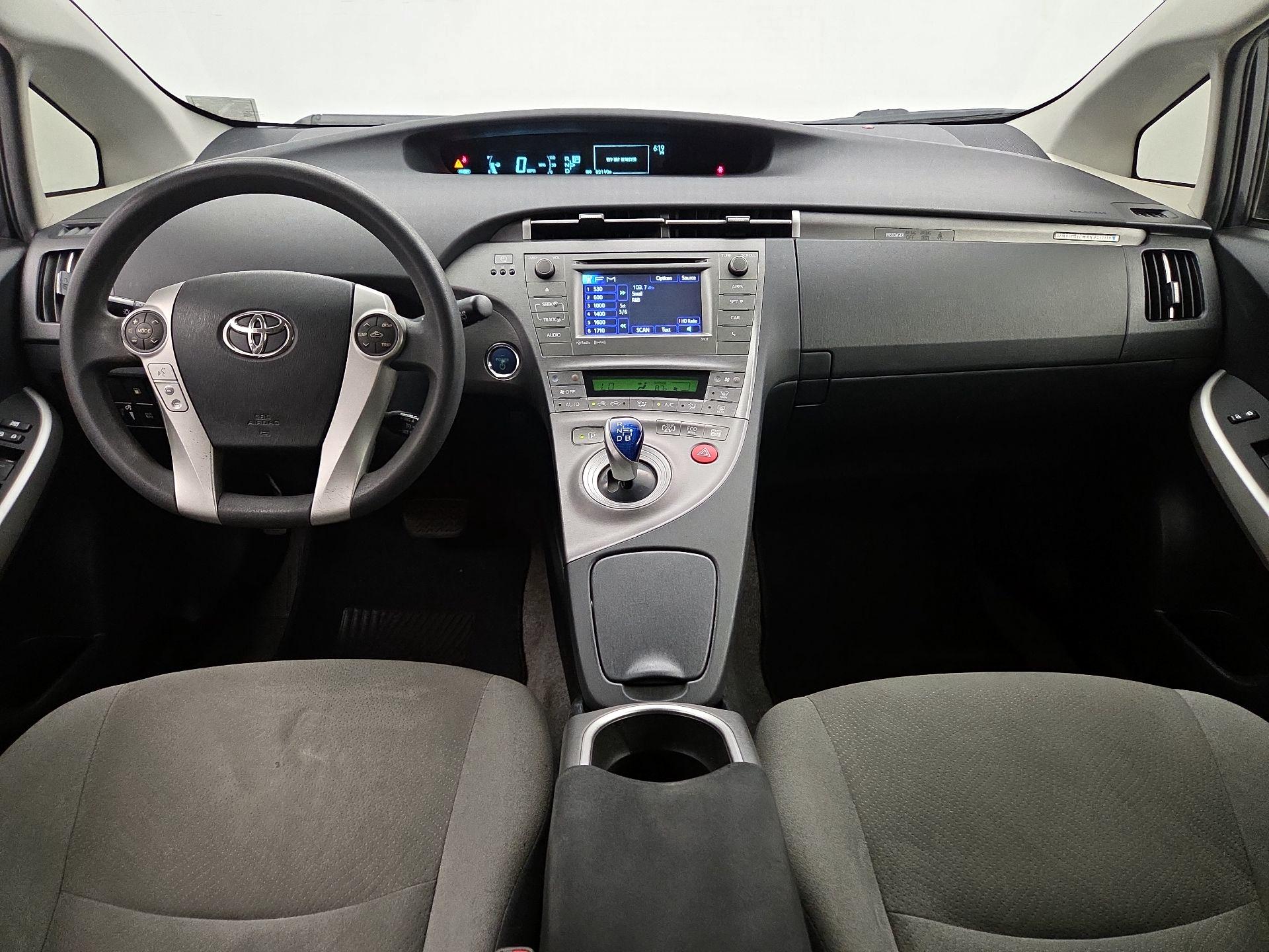Thumbnail: 2015 Toyota Prius - 9