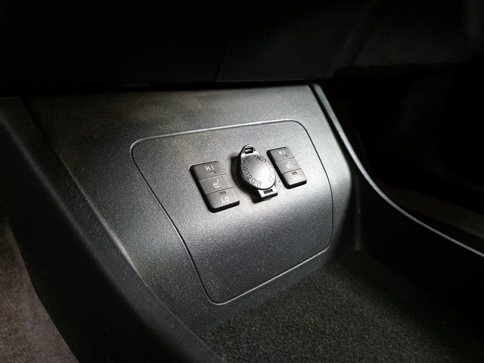 Thumbnail: 2015 Toyota Prius - 18