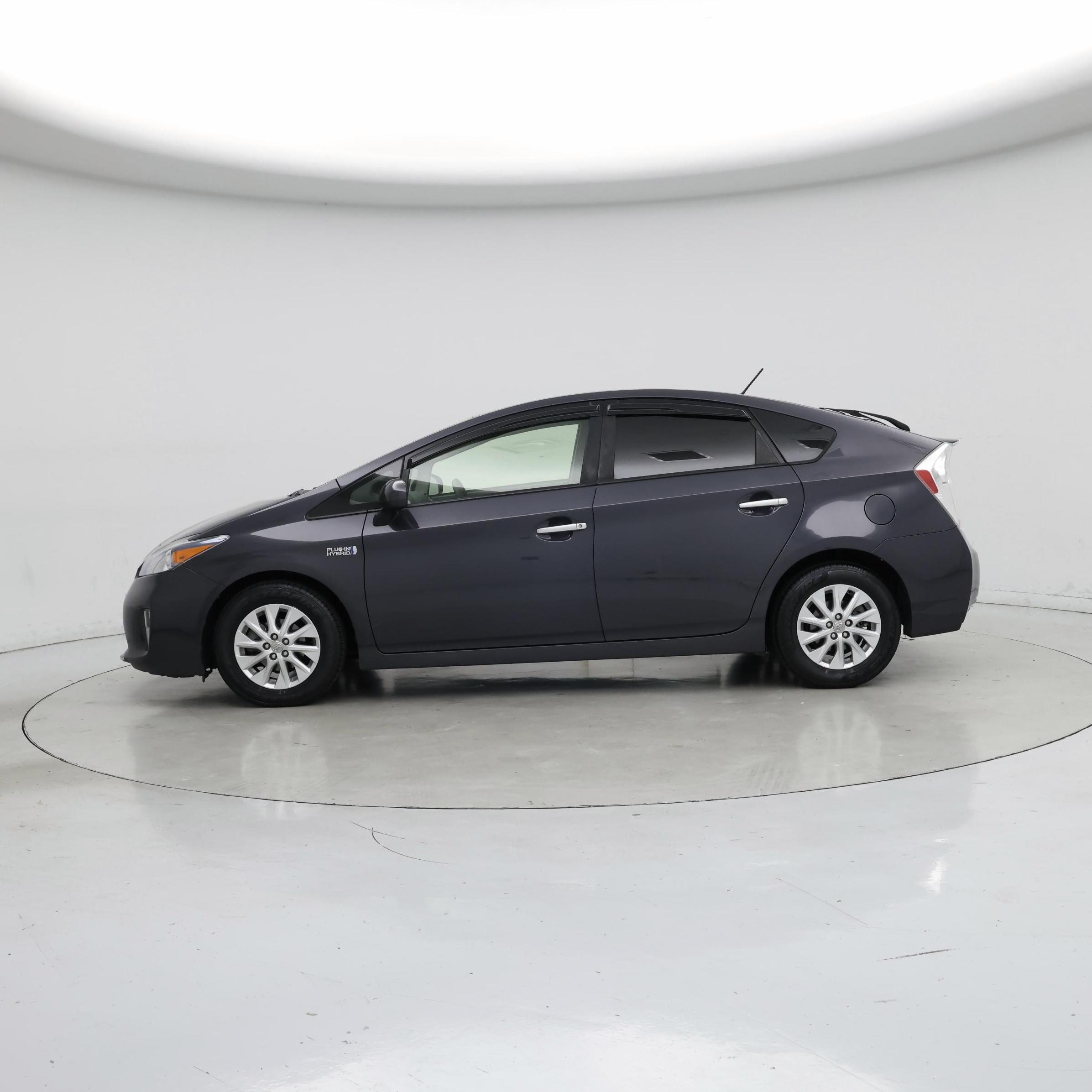 Thumbnail: 2015 Toyota Prius - 3
