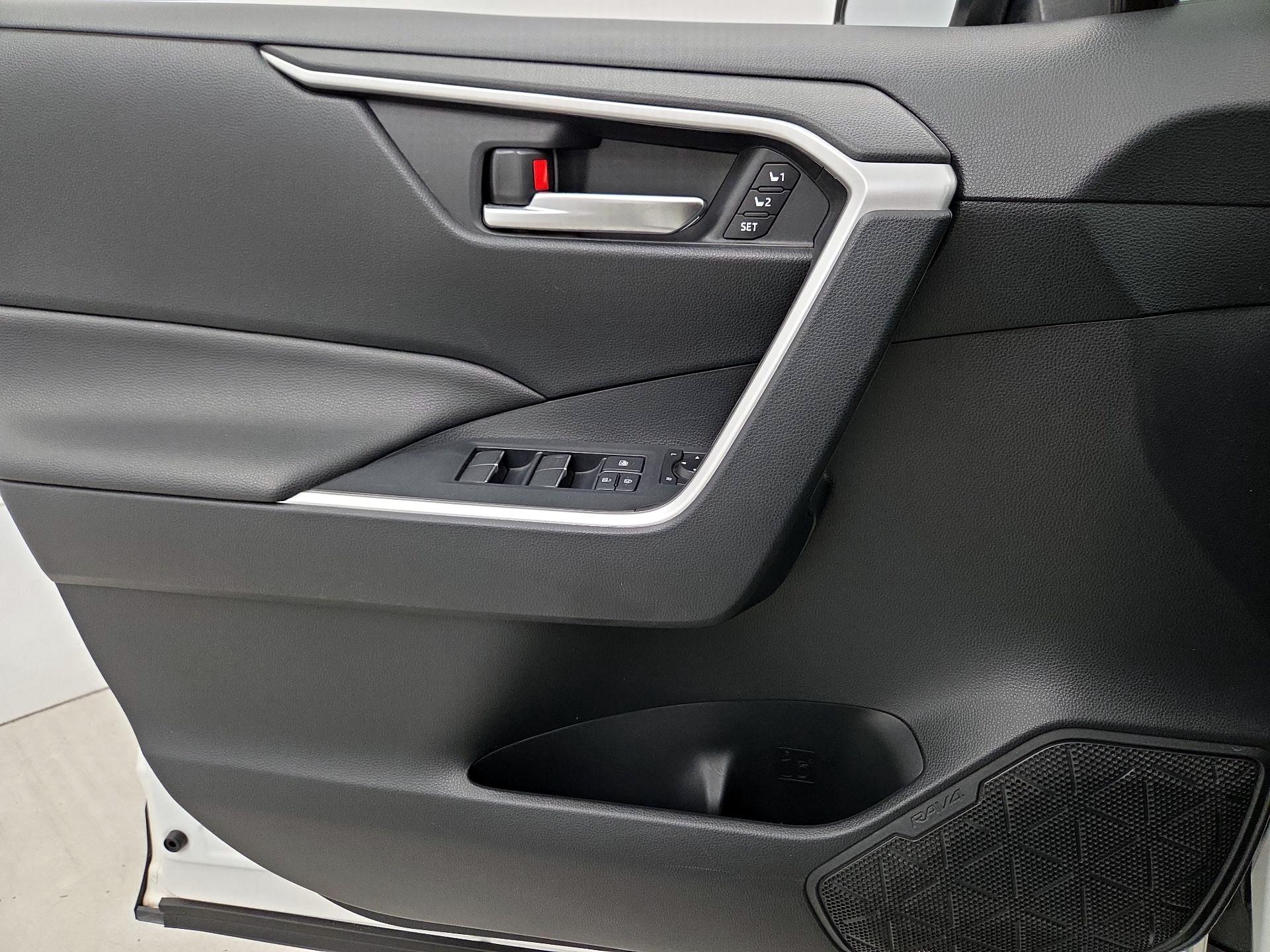 Thumbnail: 2019 Toyota RAV4 - 12